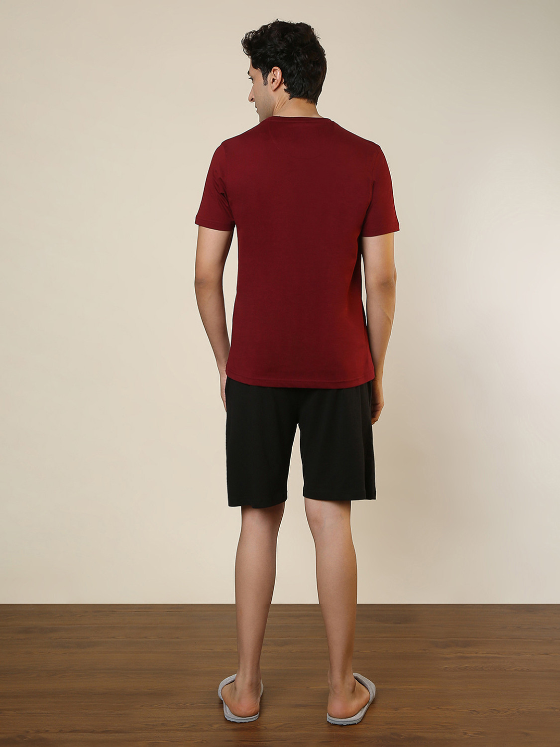 Image of SLEEPZ BY RAYMOND Men Solid Maroon, Black Top & Shorts Set