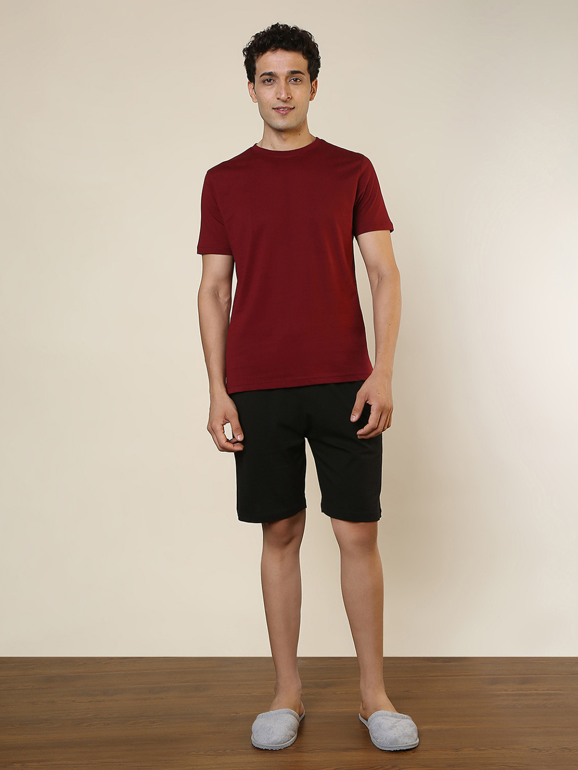 Image of SLEEPZ BY RAYMOND Men Solid Maroon, Black Top & Shorts Set