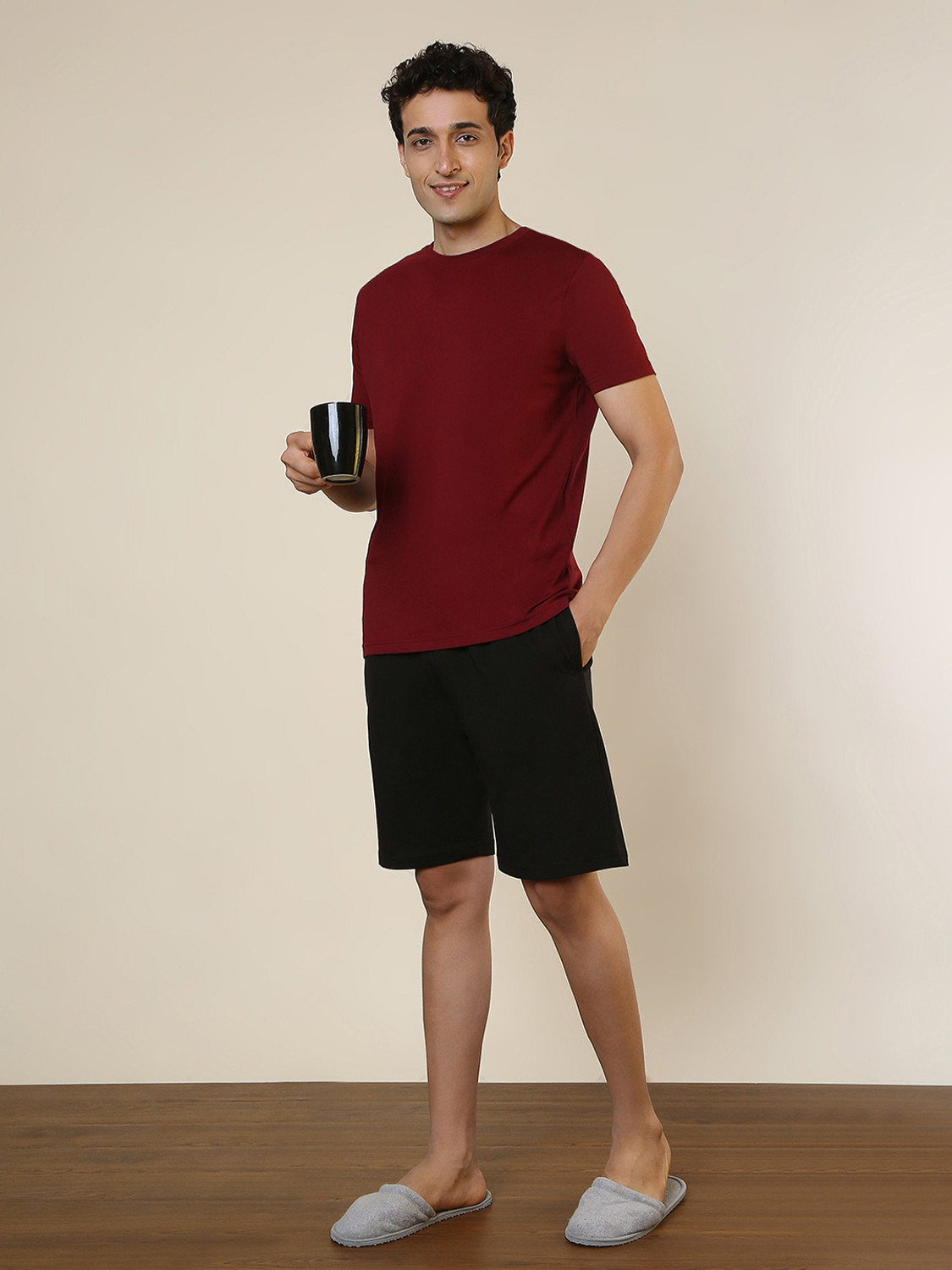 Image of SLEEPZ BY RAYMOND Men Solid Maroon, Black Top & Shorts Set