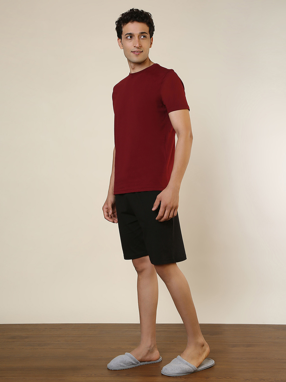 Image of SLEEPZ BY RAYMOND Men Solid Maroon, Black Top & Shorts Set