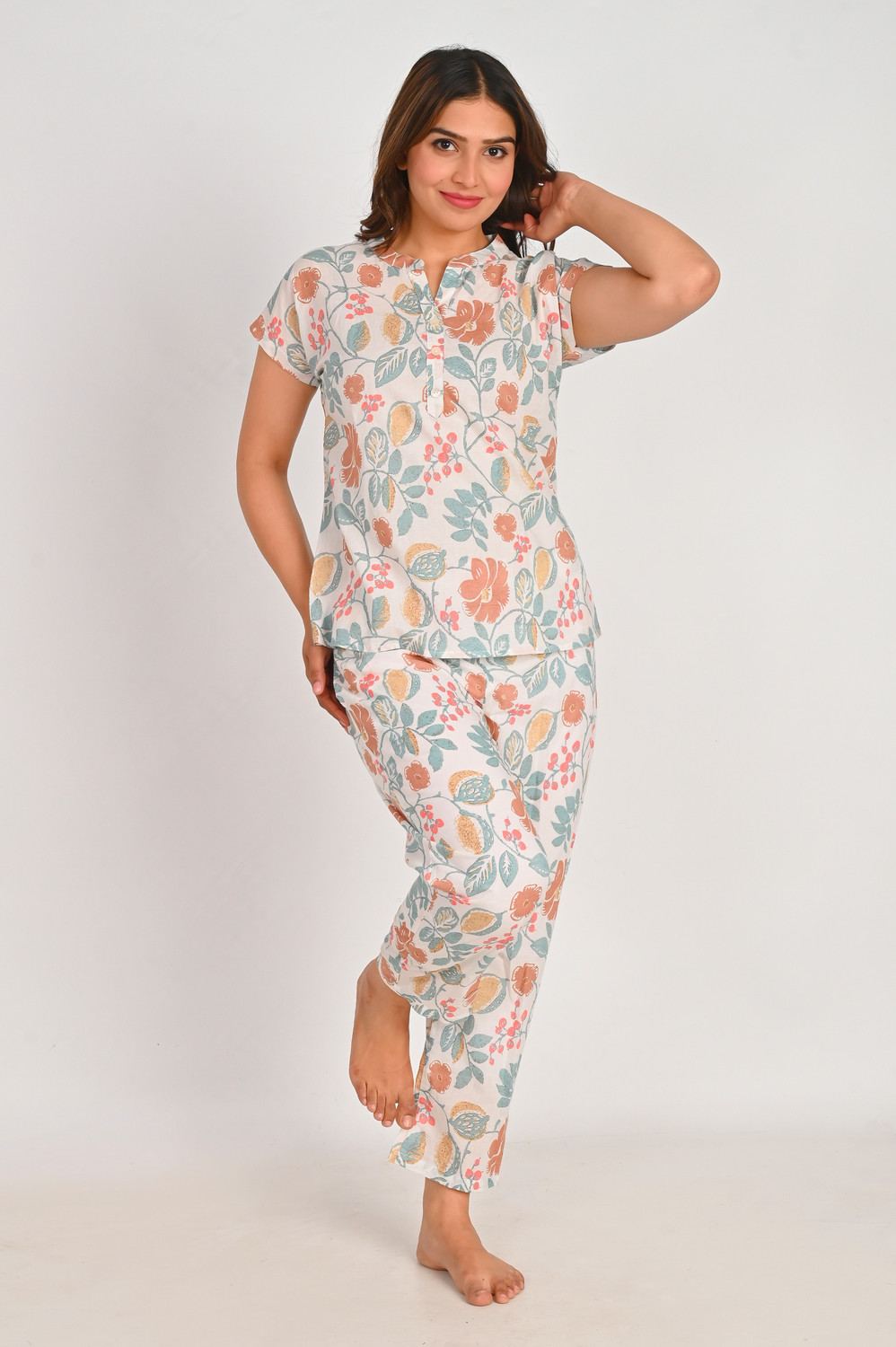 Image of Vinny's Creation Women Printed White Night Suit Set