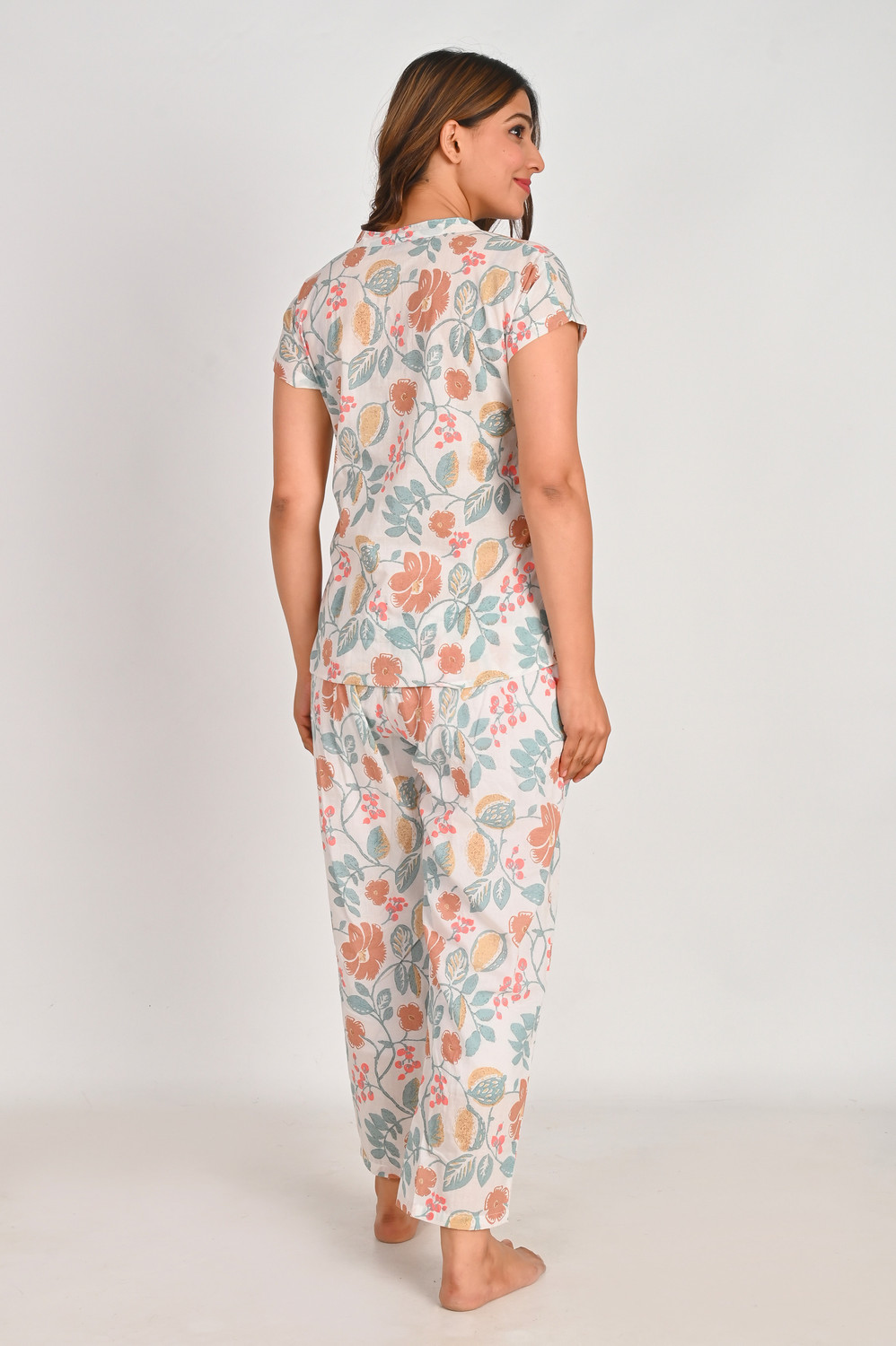 Image of Vinny's Creation Women Printed White Night Suit Set