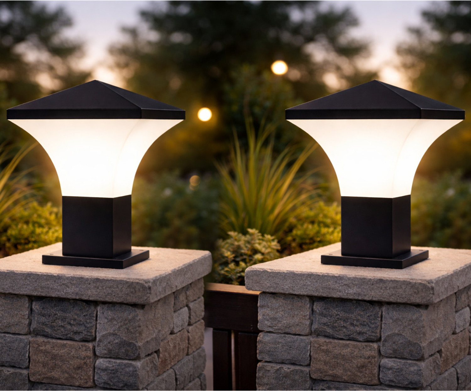 Image of THE UJALAVISTA PHANTOM Gate Lamp Gate Light Outdoor Lamp (Black)