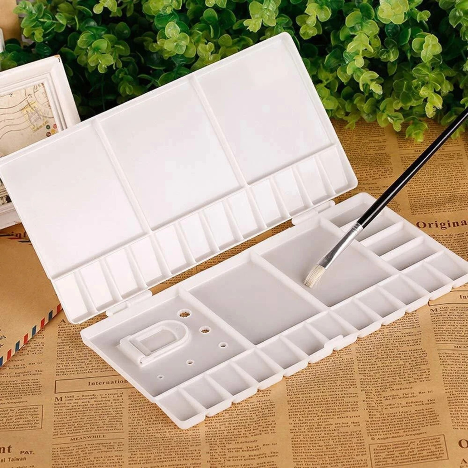 Image of Futurekart Plastic 34 Paint Wells Palettes with Lid