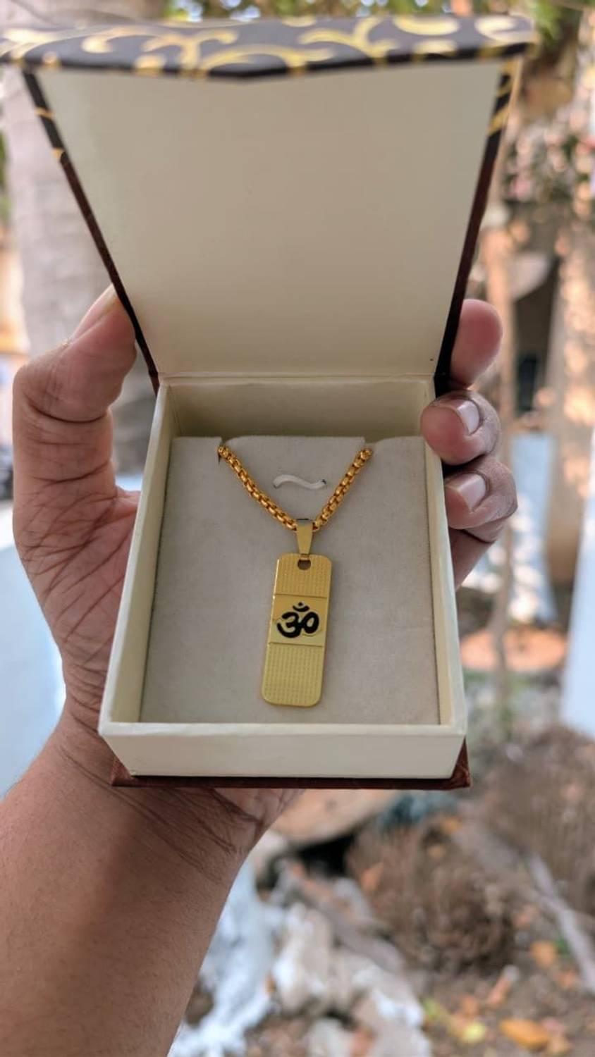 アクセサリー Om Snazzy Works Premium Gold Om Pendant for Men & Women Anti-Tarnish