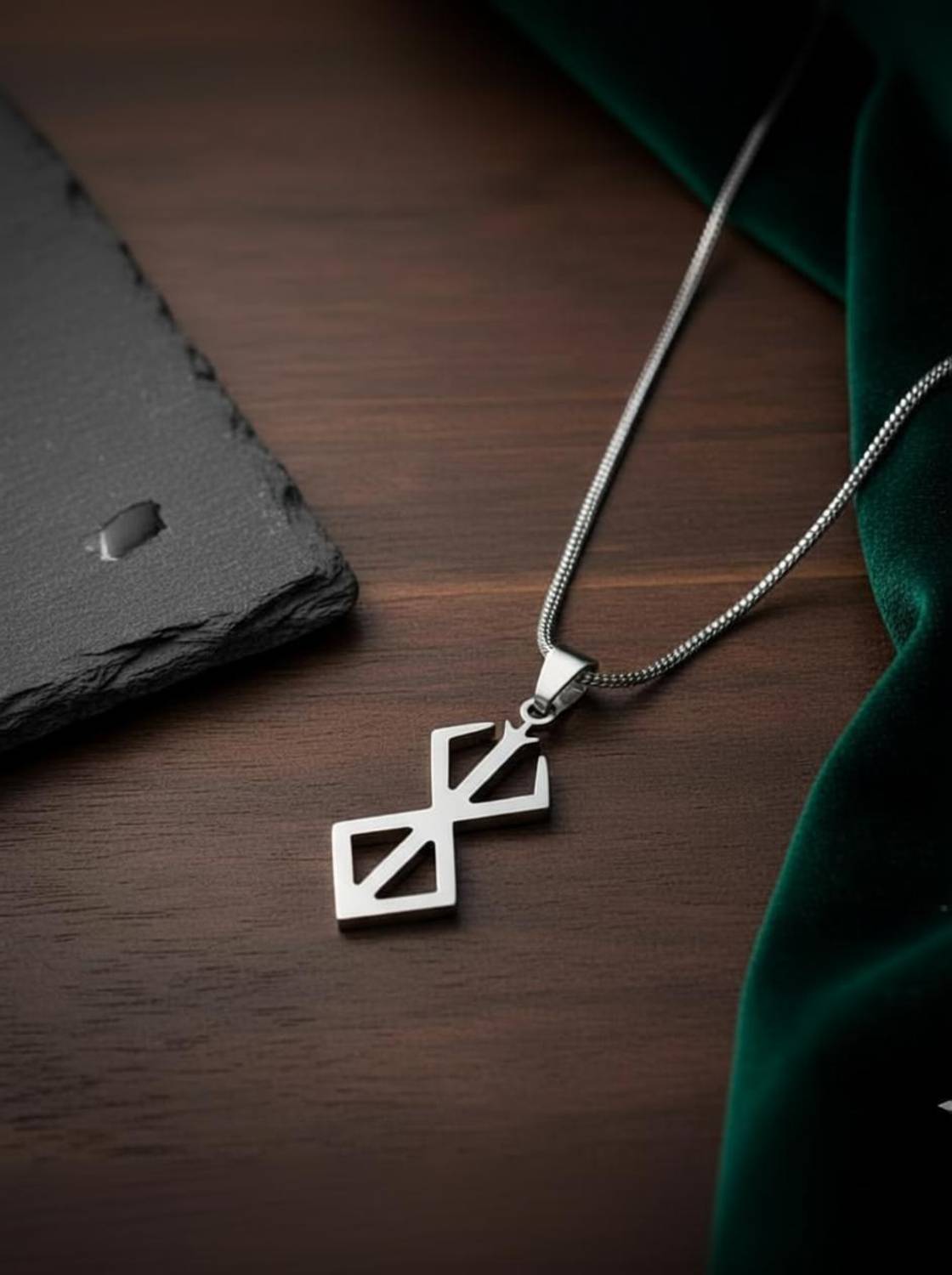 Bewada Bewada Trending Geometric Triangle Spider Berserk necklace for unisex-05 Silver Stainless Steel Pendant Set