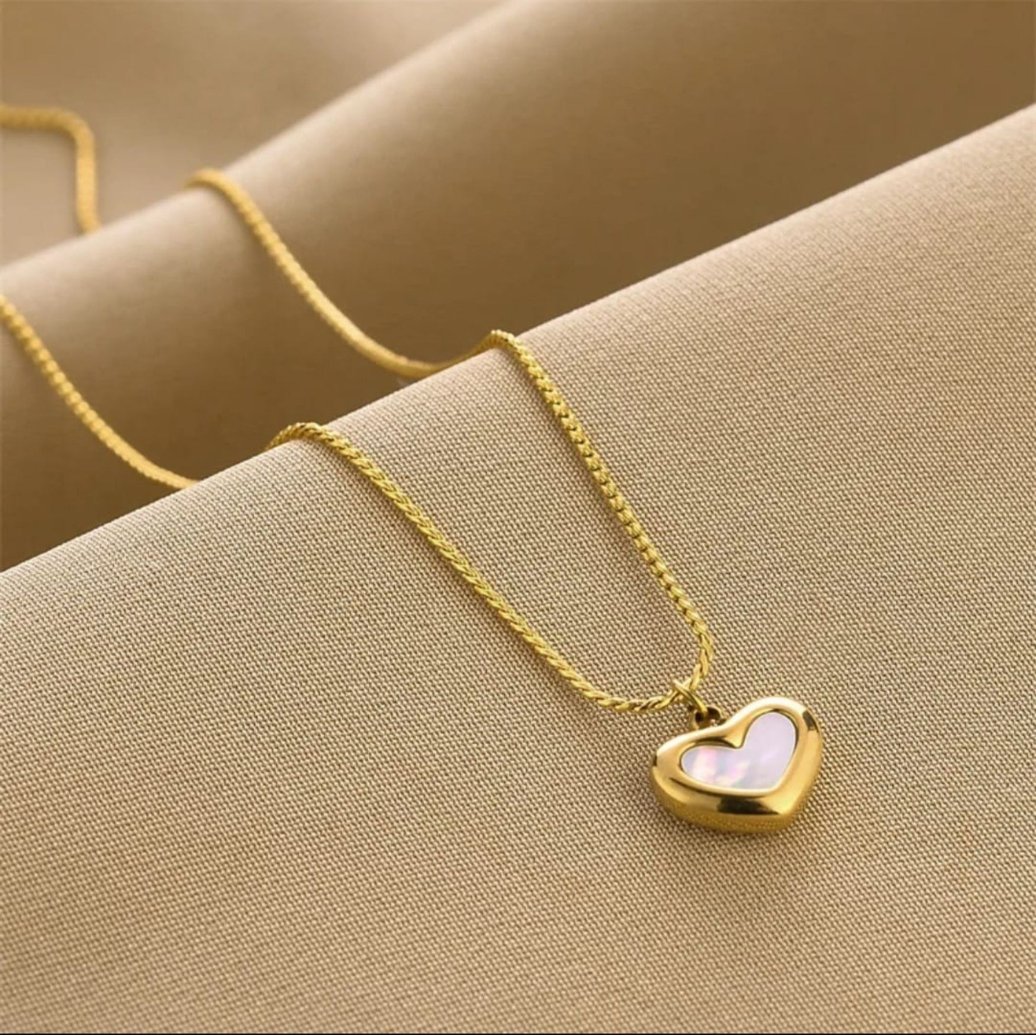Image of alinora jewels Elegant Anti Tarnish Gold-Plated Heart Pendant Necklace for Women Stainless Steel Pendant
