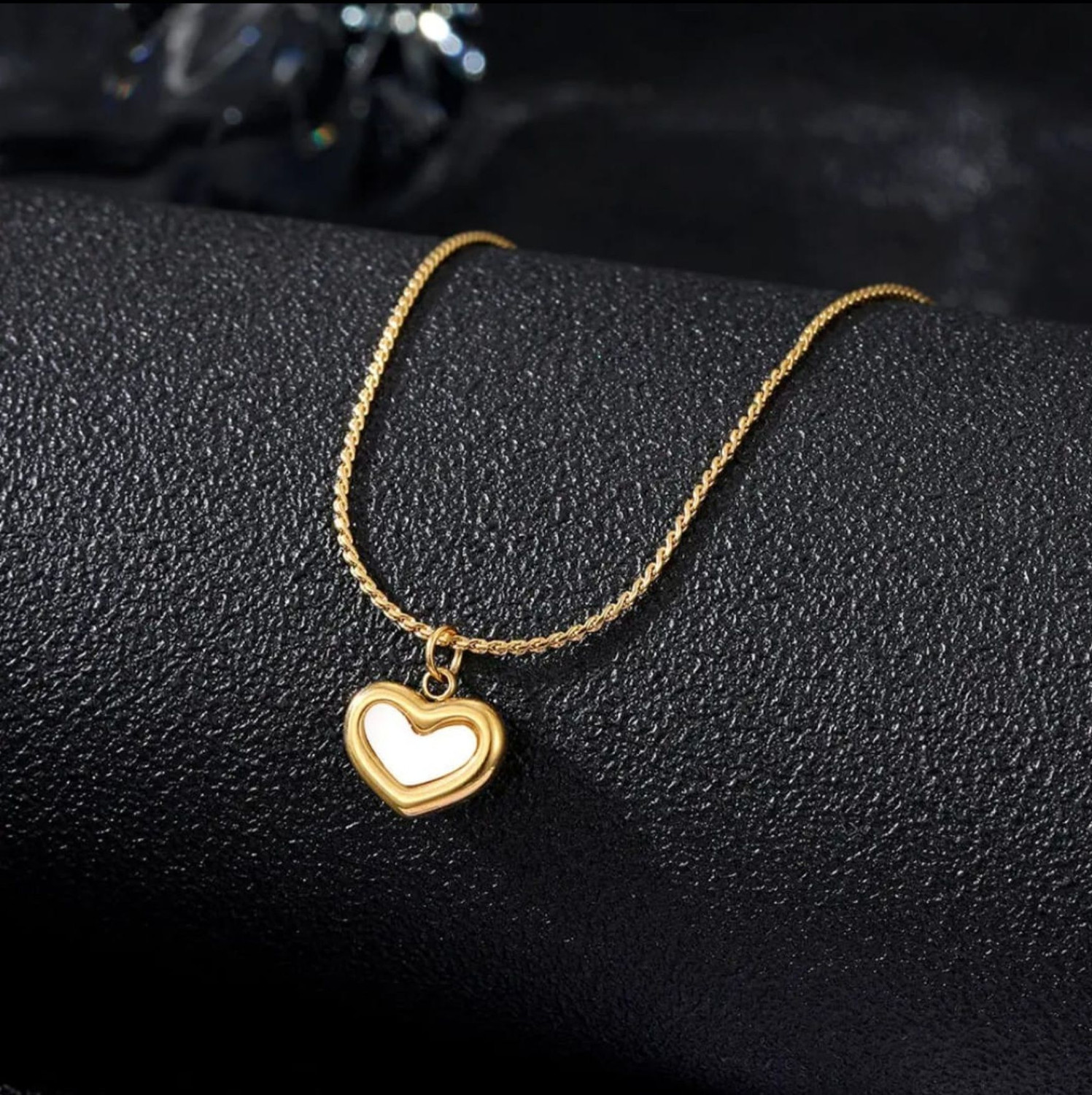 Image of alinora jewels Elegant Anti Tarnish Gold-Plated Heart Pendant Necklace for Women Stainless Steel Pendant