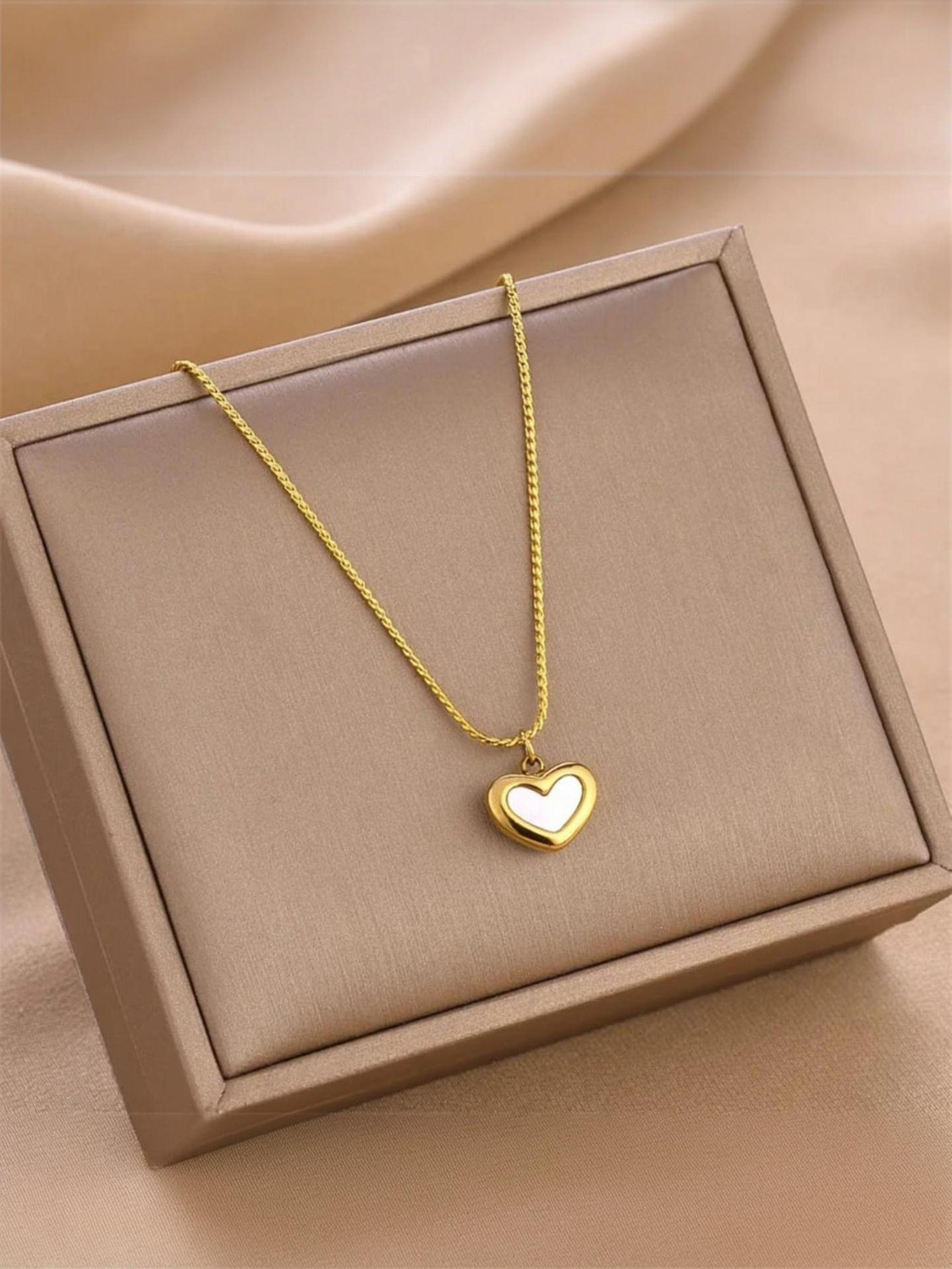 Image of alinora jewels Elegant Anti Tarnish Gold-Plated Heart Pendant Necklace for Women Stainless Steel Pendant