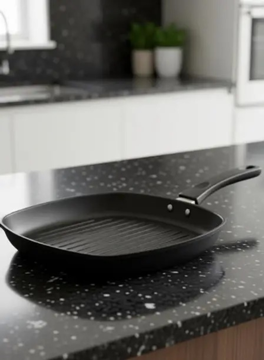 Image of Mainsa Non Stick Pizza Pan fry Pan Grill Pan 21 cm diameter 1.5 L capacity (Aluminium, Non-stick)
