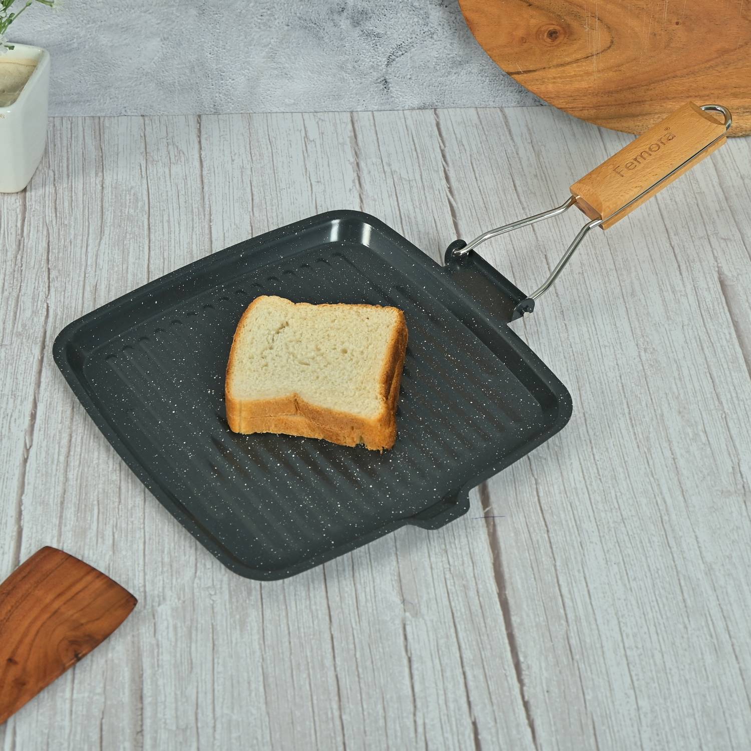 Femora Carbon Steel Non-Stick Square Grillpan with Folding Wooden Handle Grill Pan 24 cm diameter with Lid 0.2 L capacity
