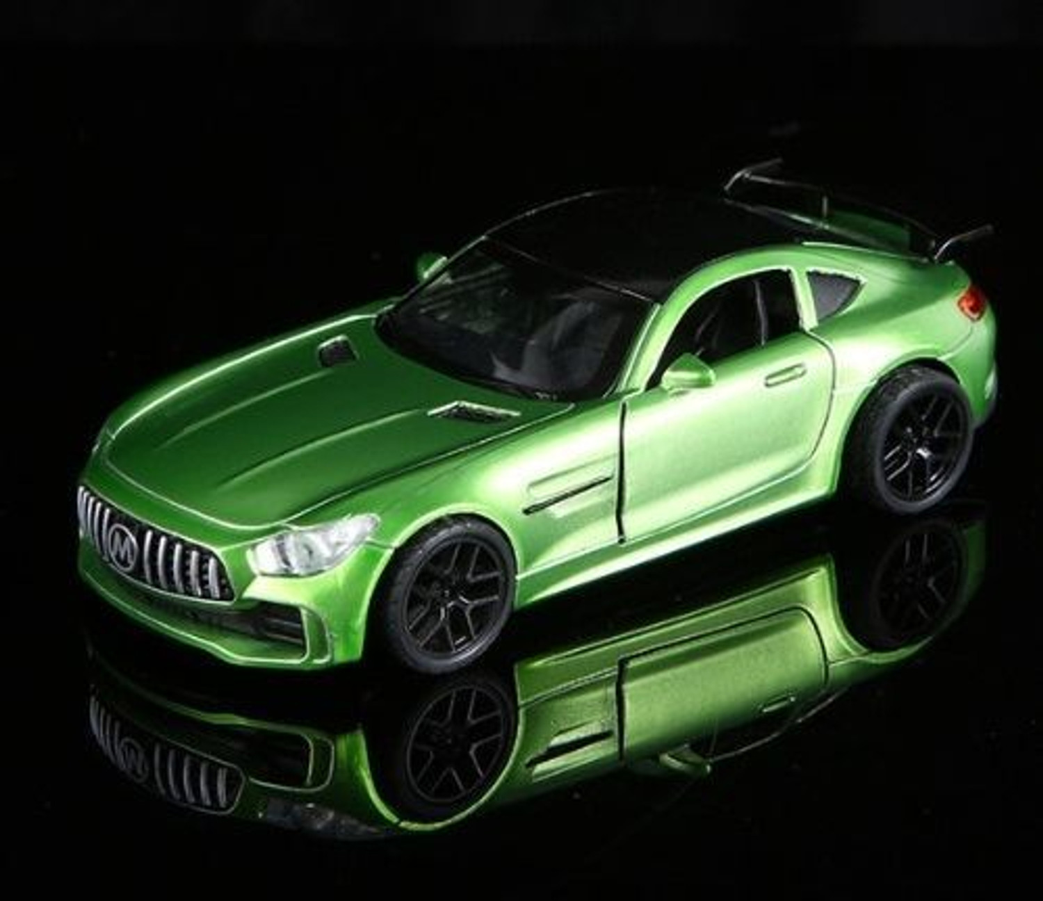 Image of RAMSHREE Premium 1:32 Green Metal Die-Cast Racing Car Toy with Openable Doors