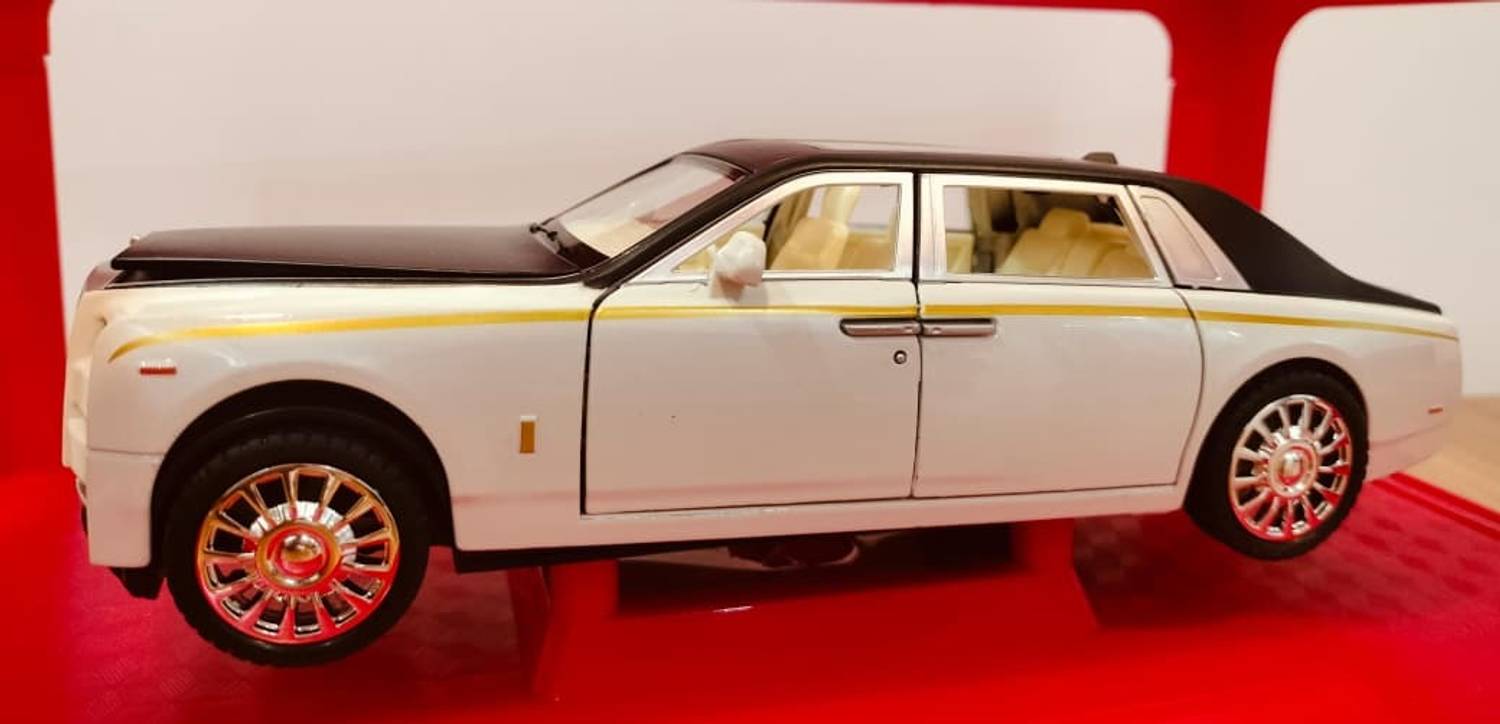 Babuniya Rolls Royce Phantom VIII 1:18 Diecast Model - Rolls Royce