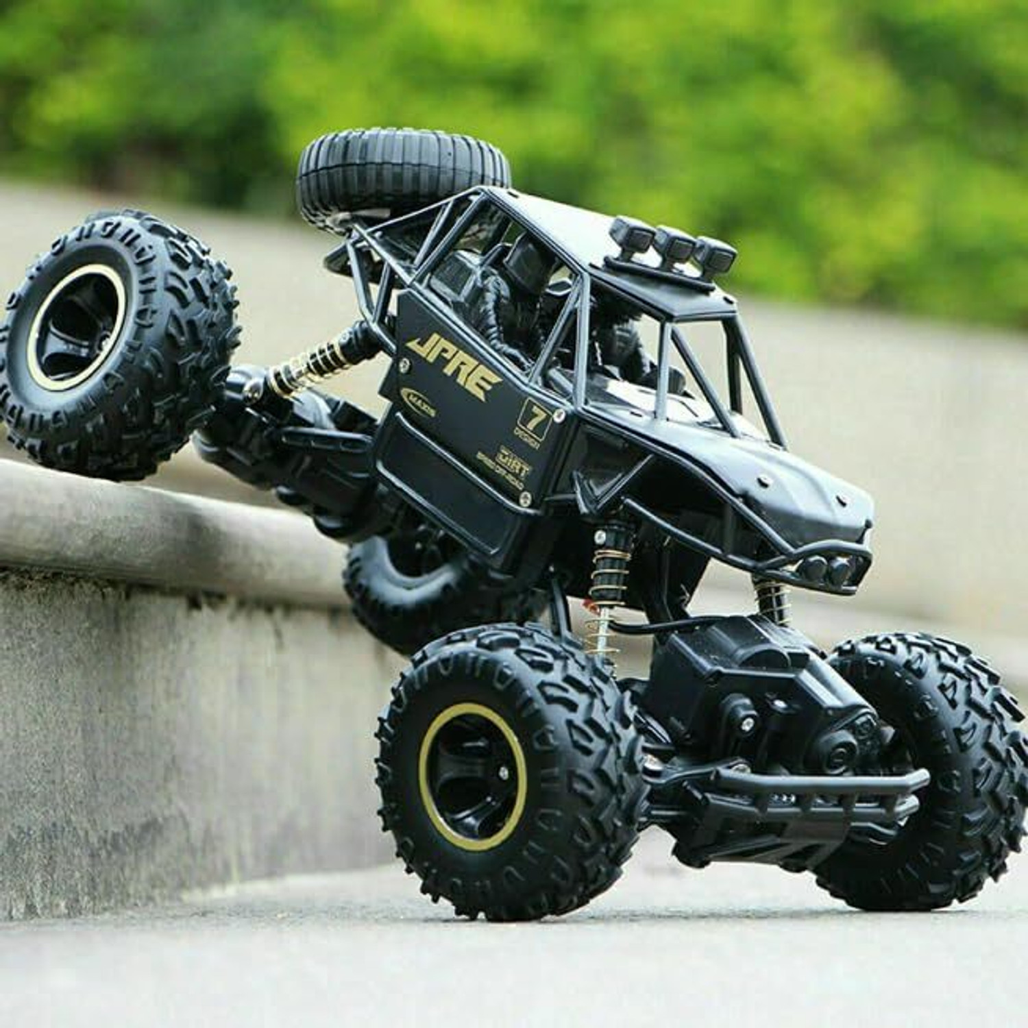 Image of ZUNBELLA Remote Control Rock Monster Car 1:18 Scale Rechargeable Car Toy With Mist Spray