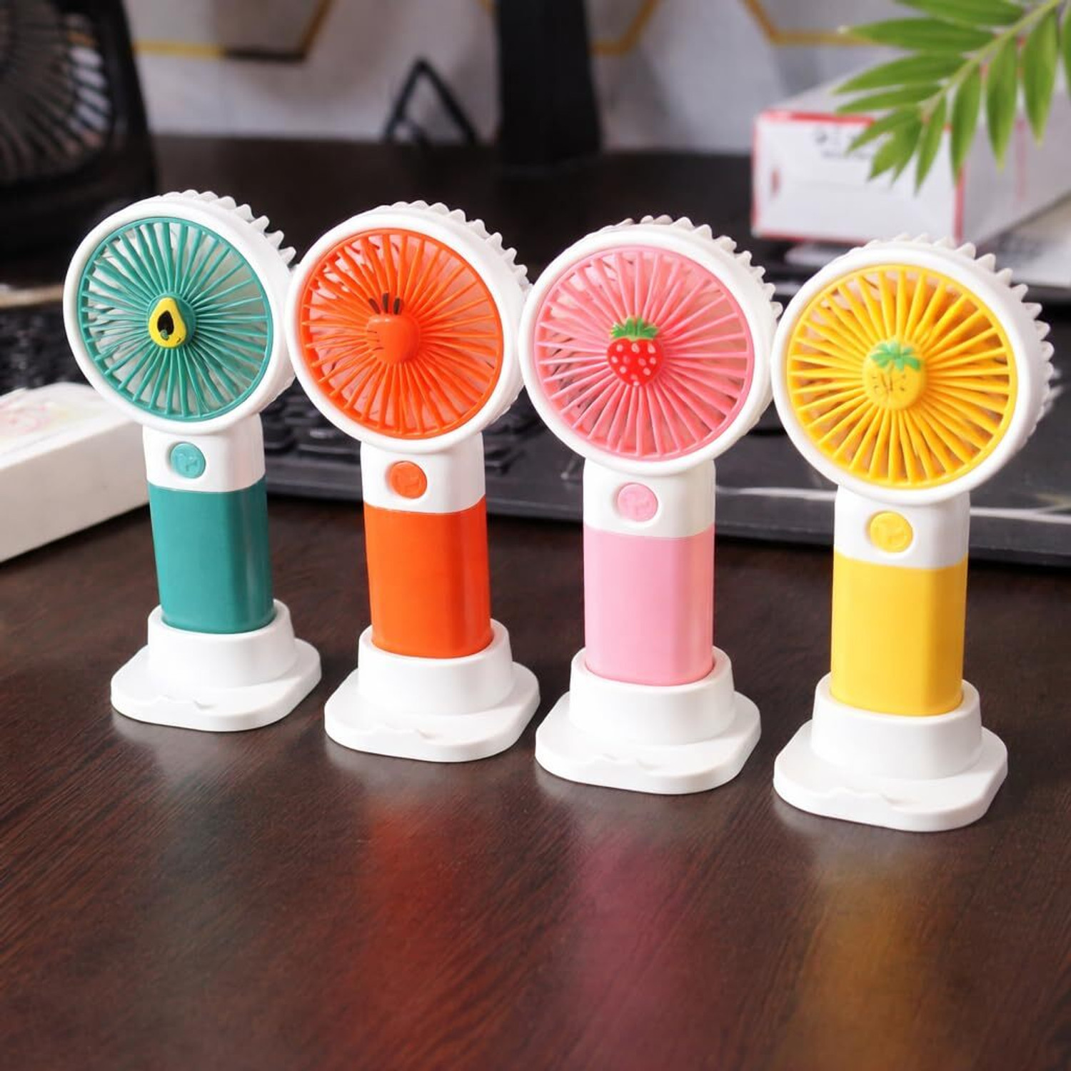 Image of Thread and Techs MiniHandFan 62 90 mm Table Fan