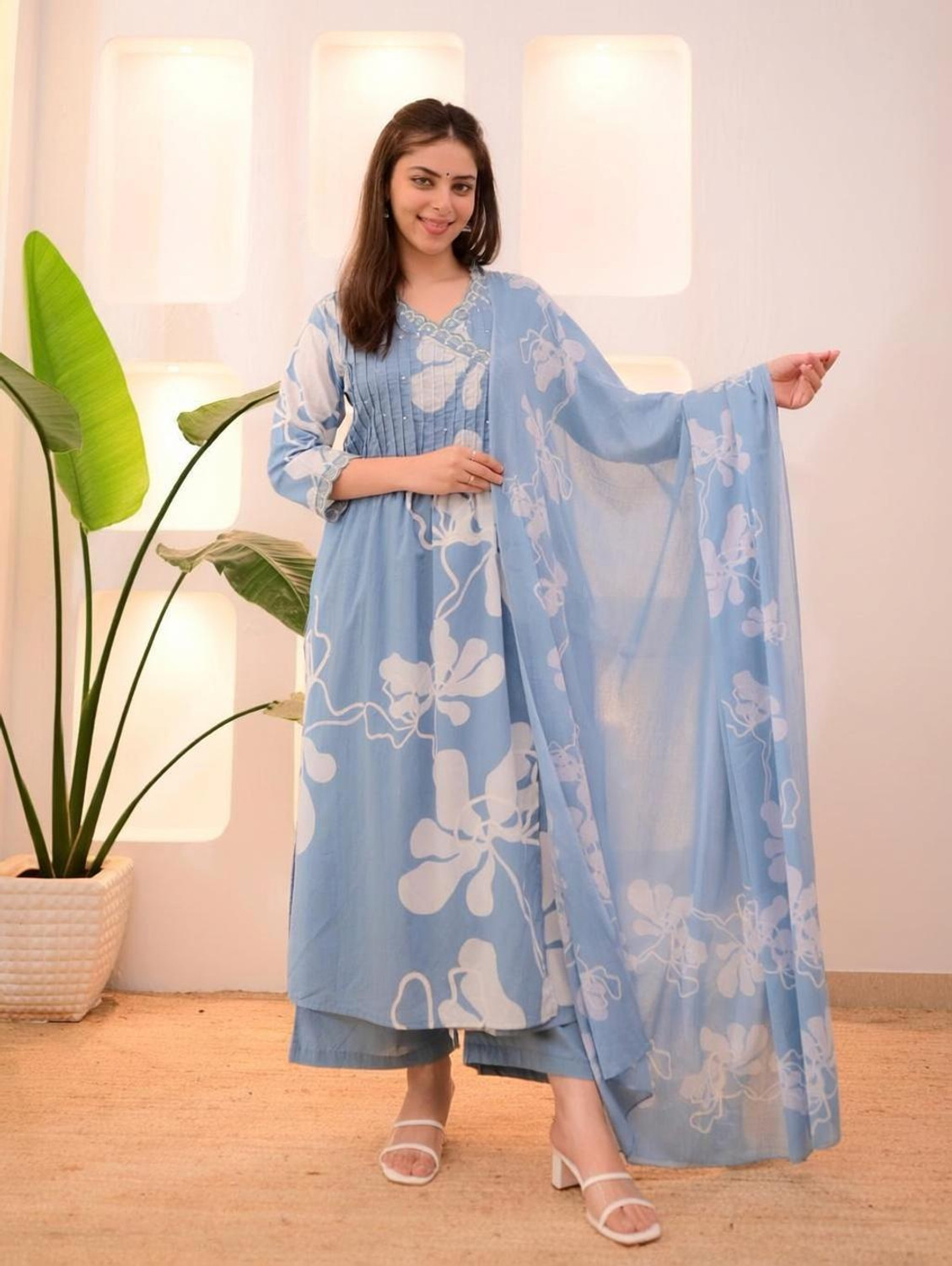 Image of BNA BNAYA Floral Print Kurta, Trouser /Pant & Dupatta Set