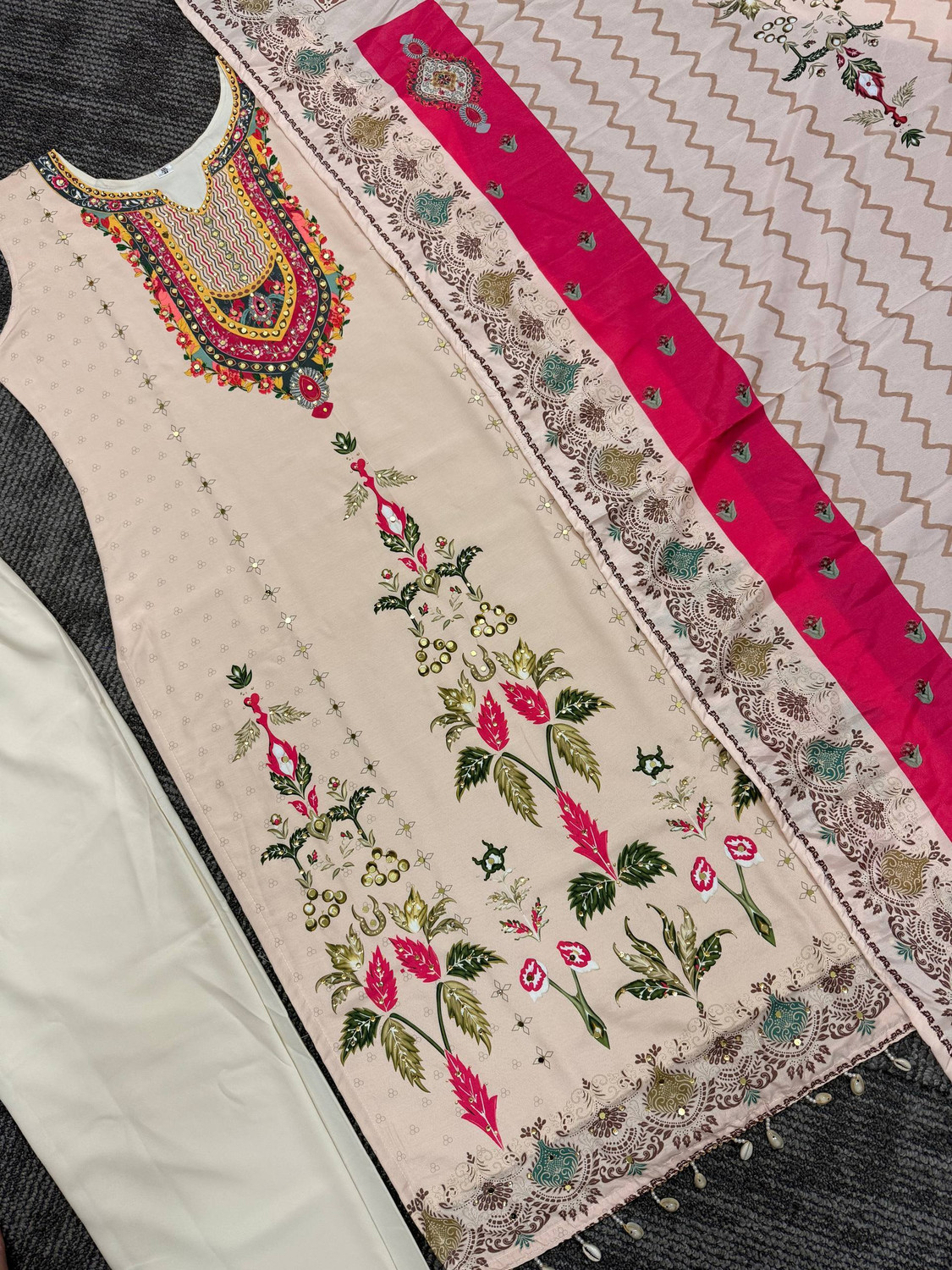 Image of aadiethnic Printed Kurta, Trouser /Pant & Dupatta Set