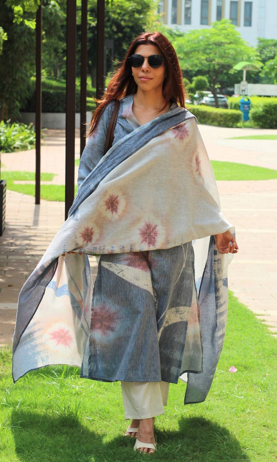Women Cotton Blend Kurti Pant Dupatta Set - Image 5