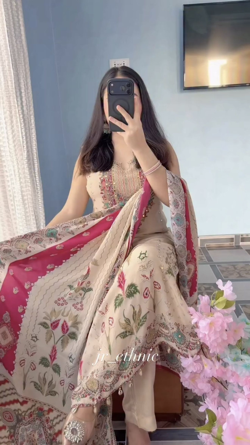 Image of aadiethnic Printed Kurta, Trouser /Pant & Dupatta Set
