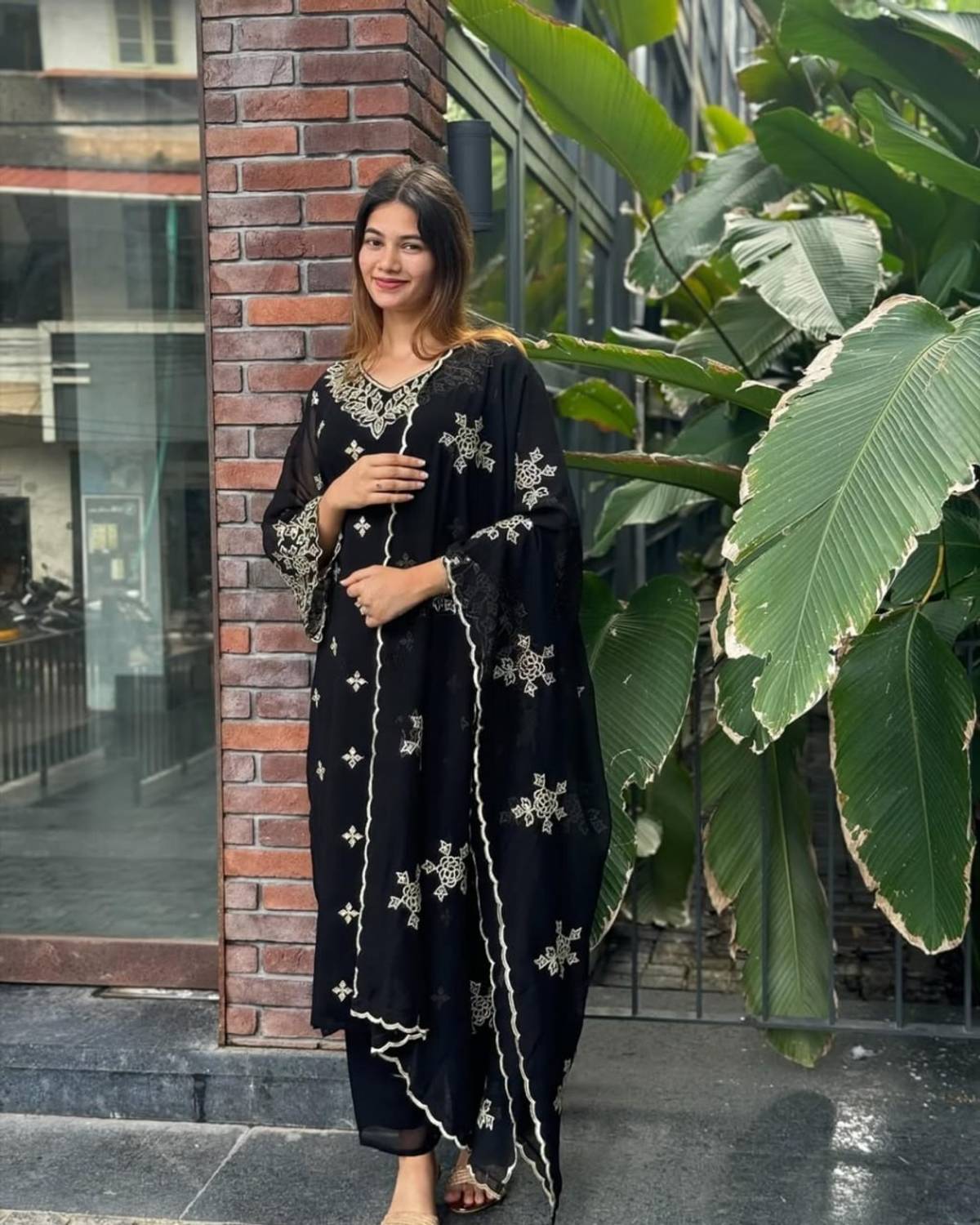 BOONGLAOOWEAR Embroidered Kurta, Trouser/Pant & Dupatta Set