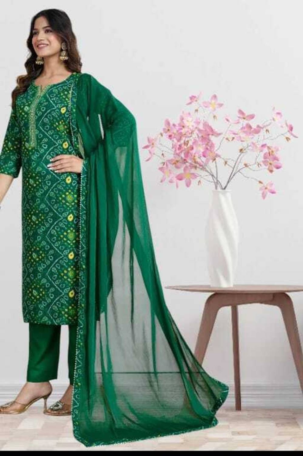RAS RANI Embroidered Kurta Set - Image 3