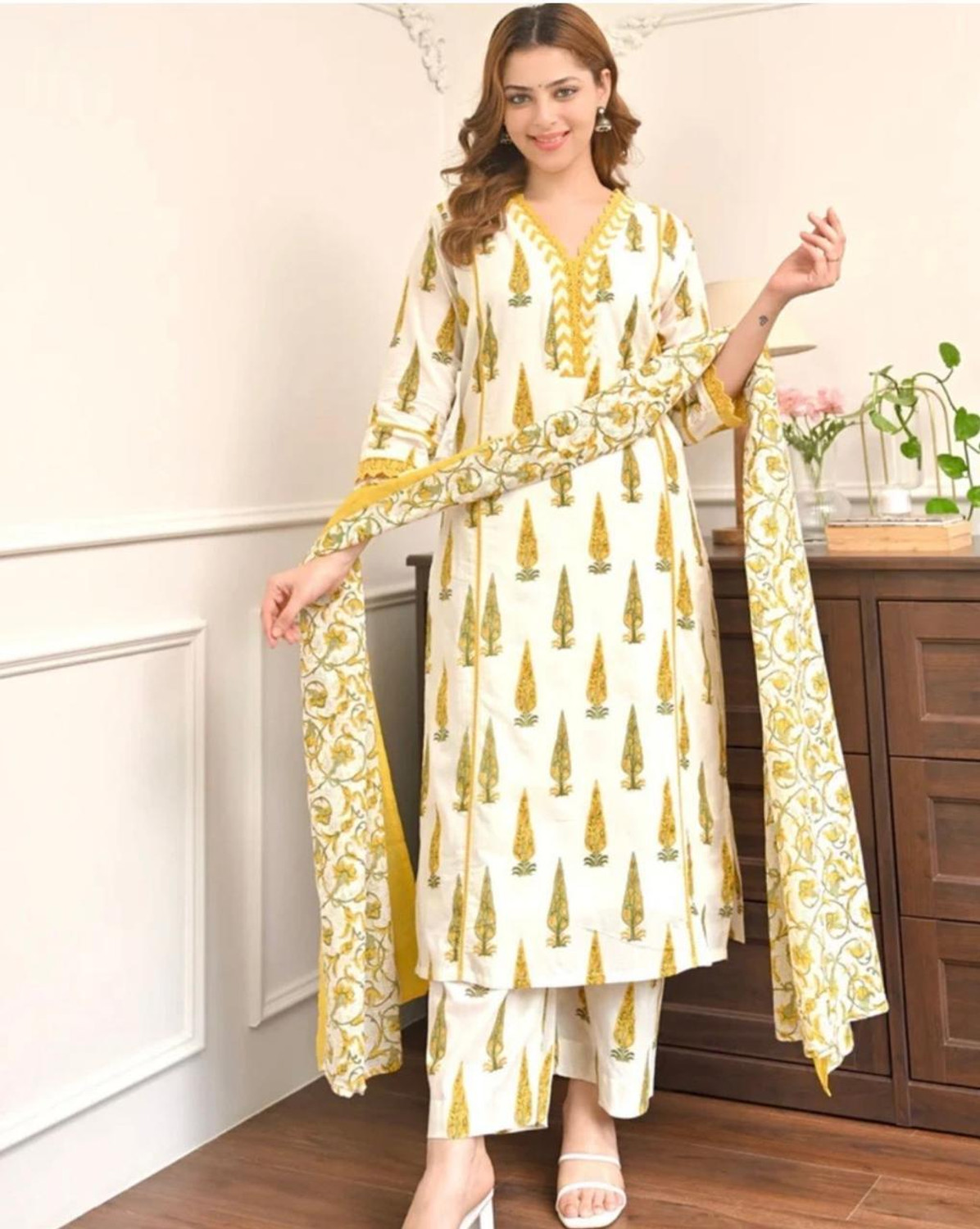 Image of HAVIDA Women Kurti Pant Dupatta Set