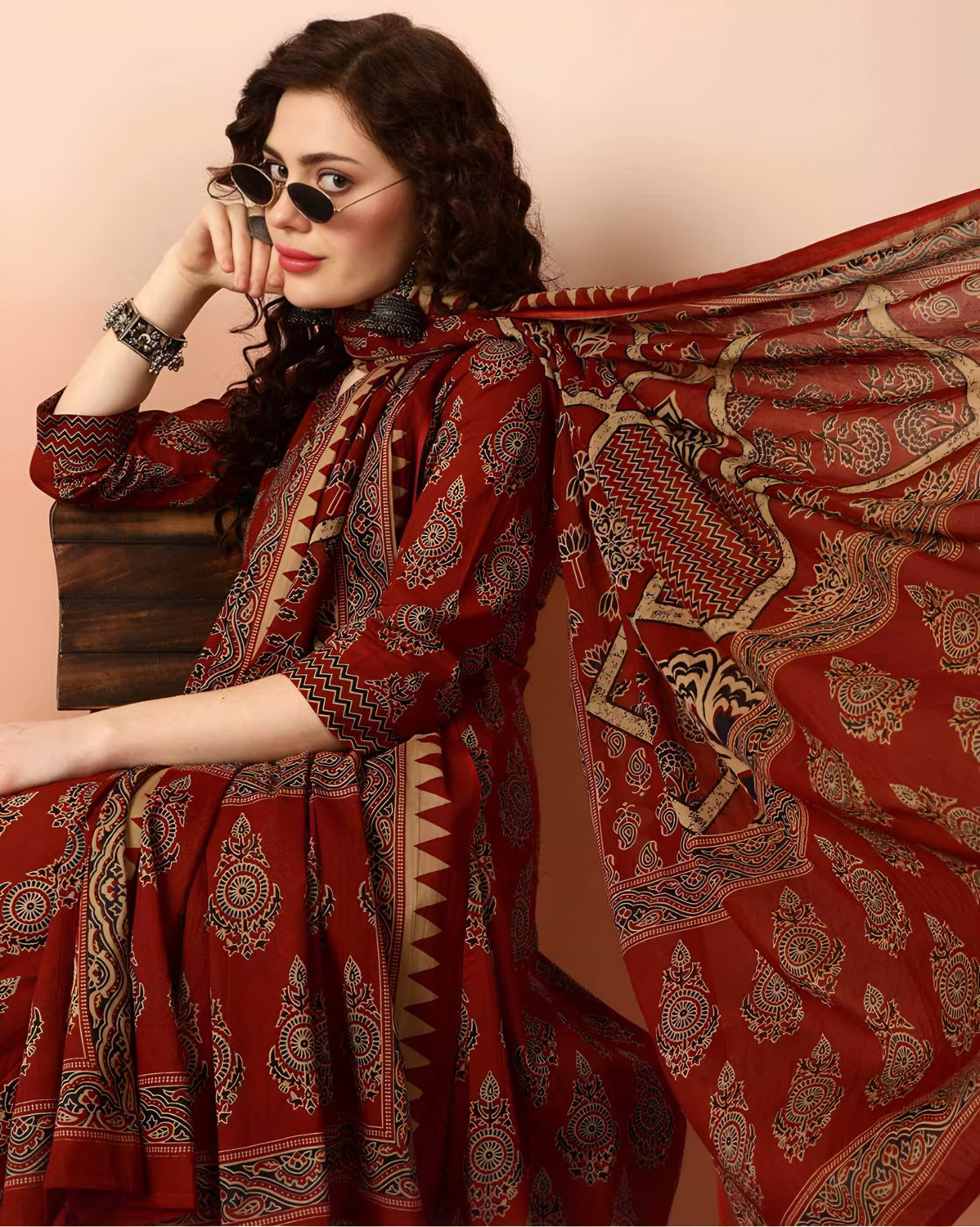 Image of Oumad Printed Kurta, Trouser /Pant & Dupatta Set