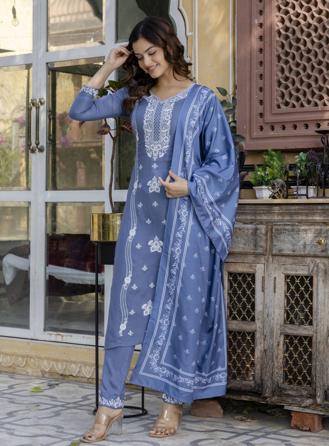 Trendz Tycoon Embroidered Kurta Set - Image 3
