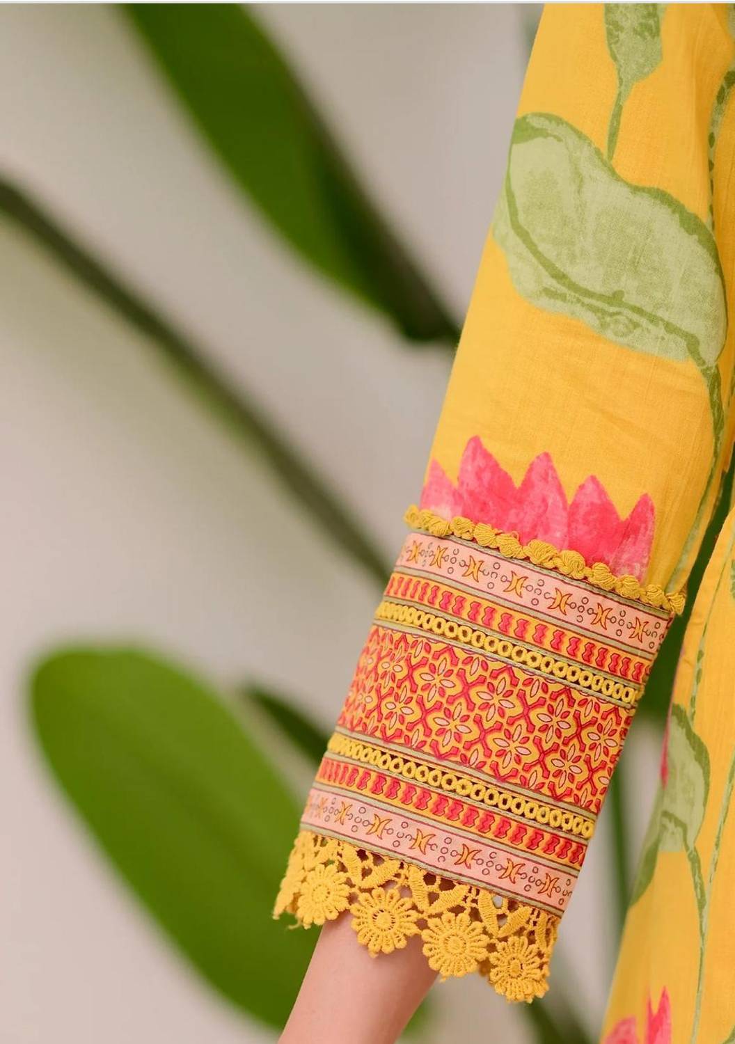 Maadwara Embroidered Kurta Set - Image 5