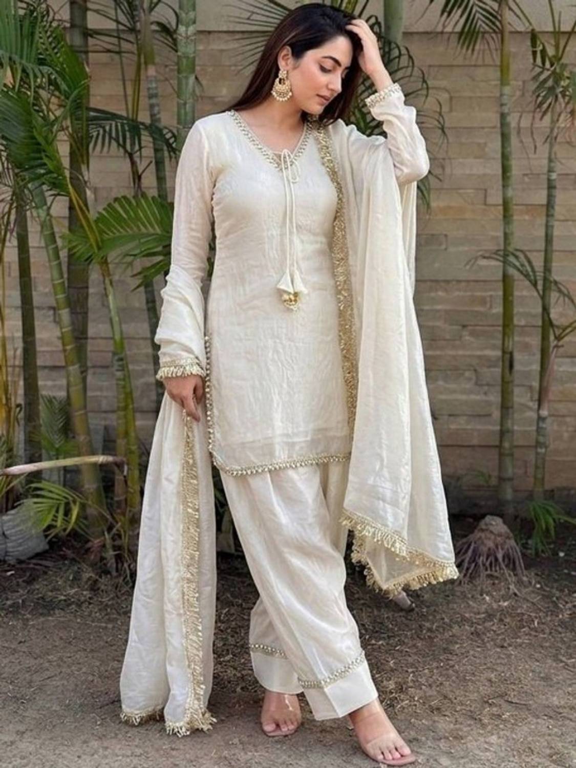 DISHUENTERPRISE Embellished Kurta Set - Image 3
