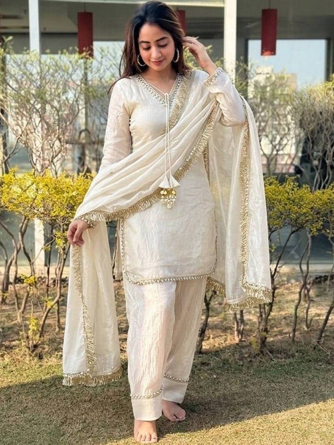 DISHUENTERPRISE Embellished Kurta Set - Image 1