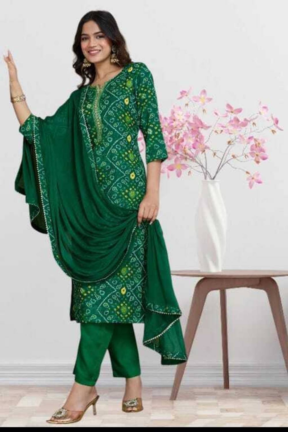 RAS RANI Embroidered Kurta Set - Image 4