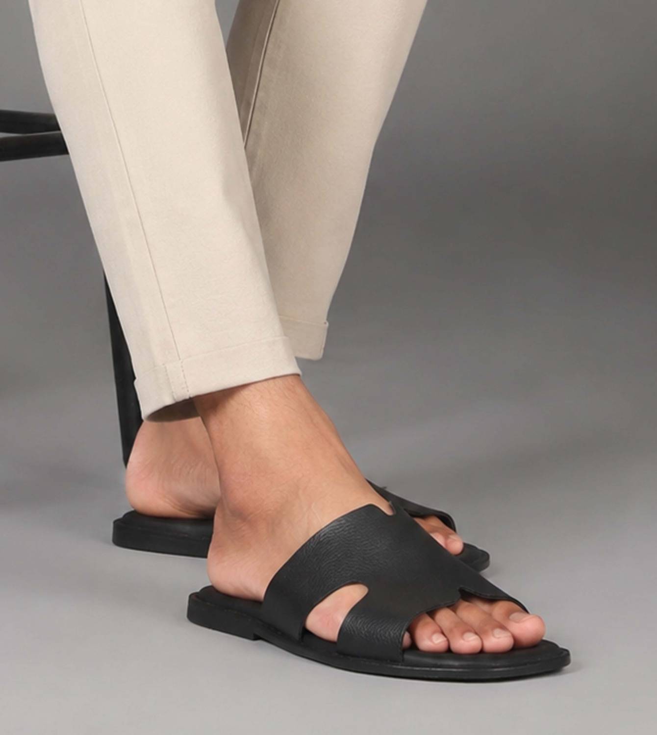 ZAVRO Men Flats - Black - Image 2