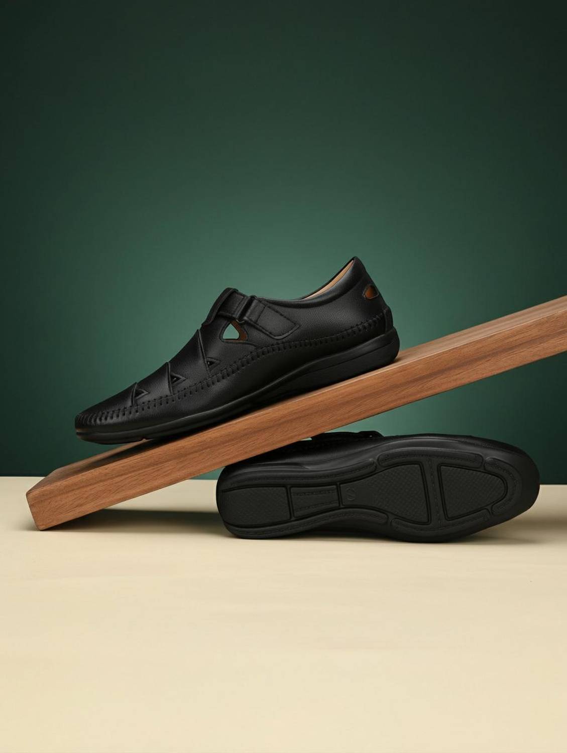 BOLTAGO Men Sandals