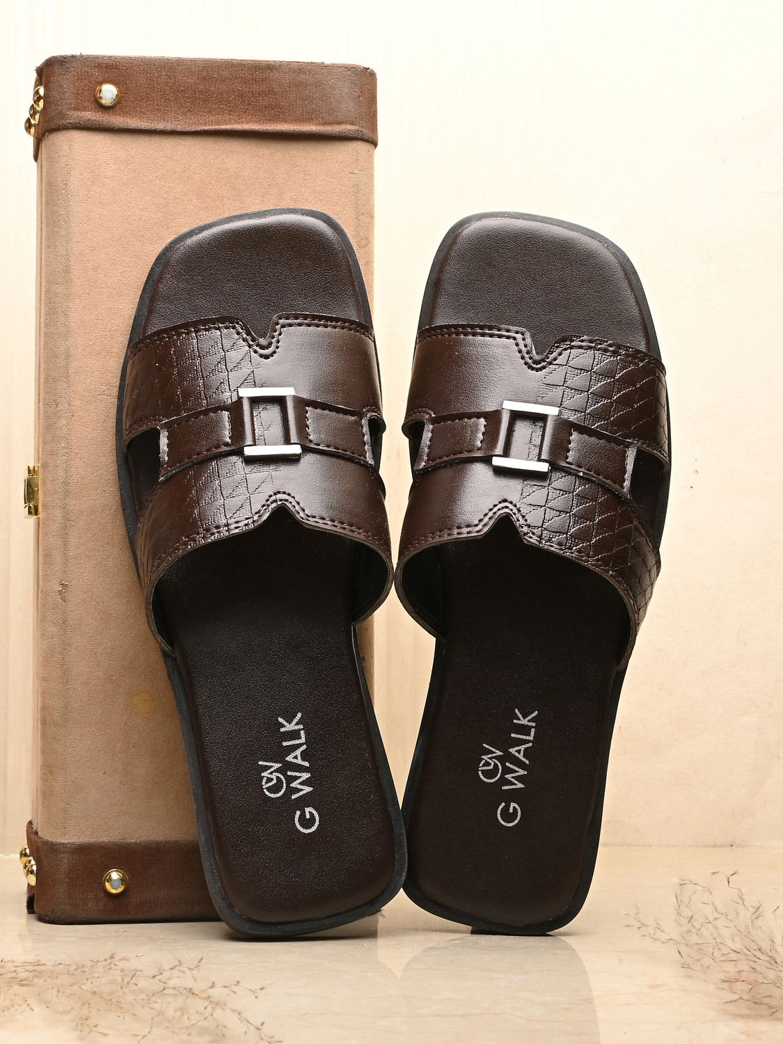 Image of GREEN CARPET Men Flats