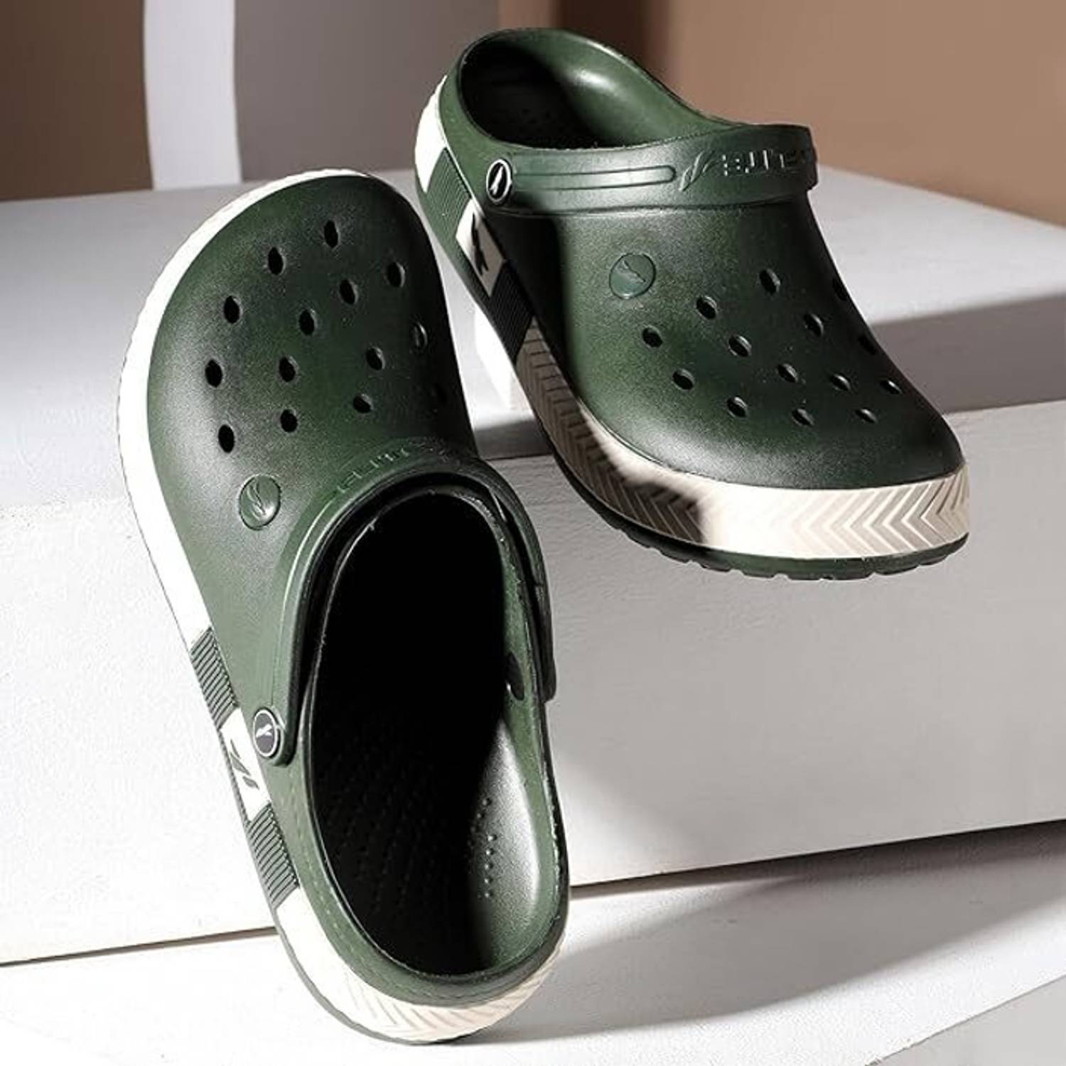 FLITE Men Green Clogs - Image 2