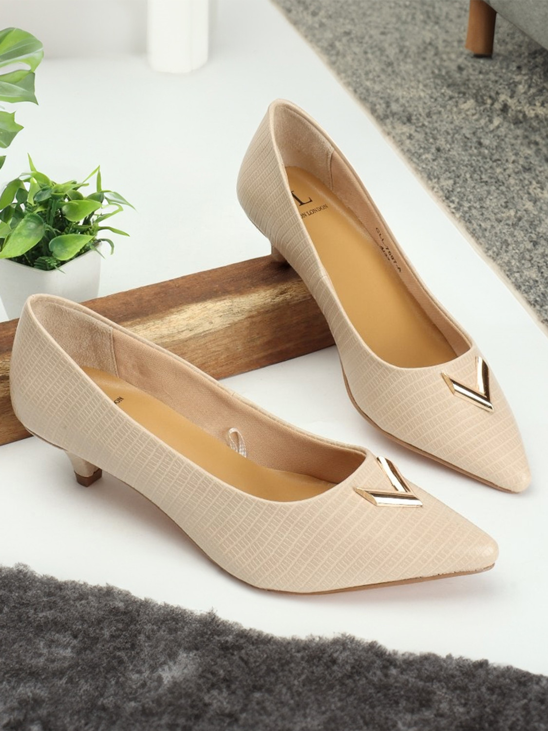 Image of CARLTON LONDON Women Women's Textured Pointed Toe Block Heel Pumps Heels Sandal (Beige, 4)