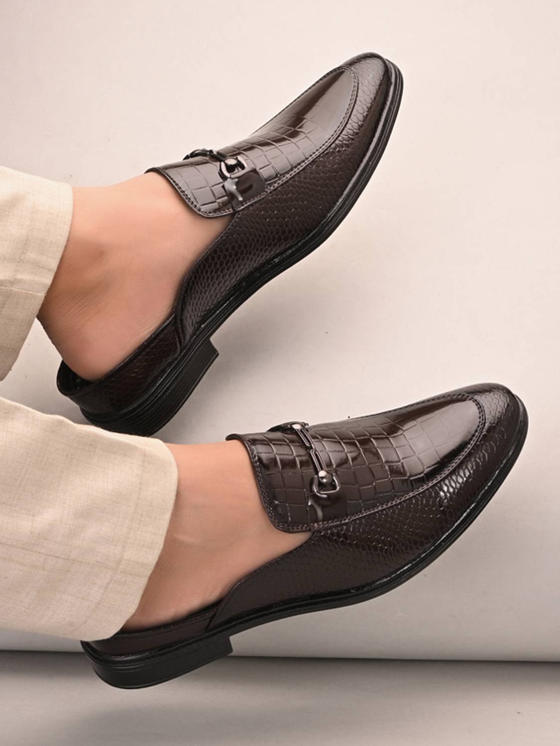 MACTREE Men Brown Sandals - Image 1