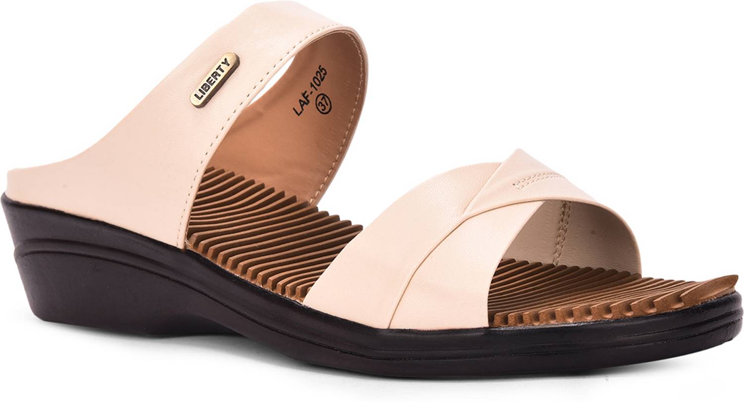 LIBERTY Women Flats Sandal (Off White , 7)
