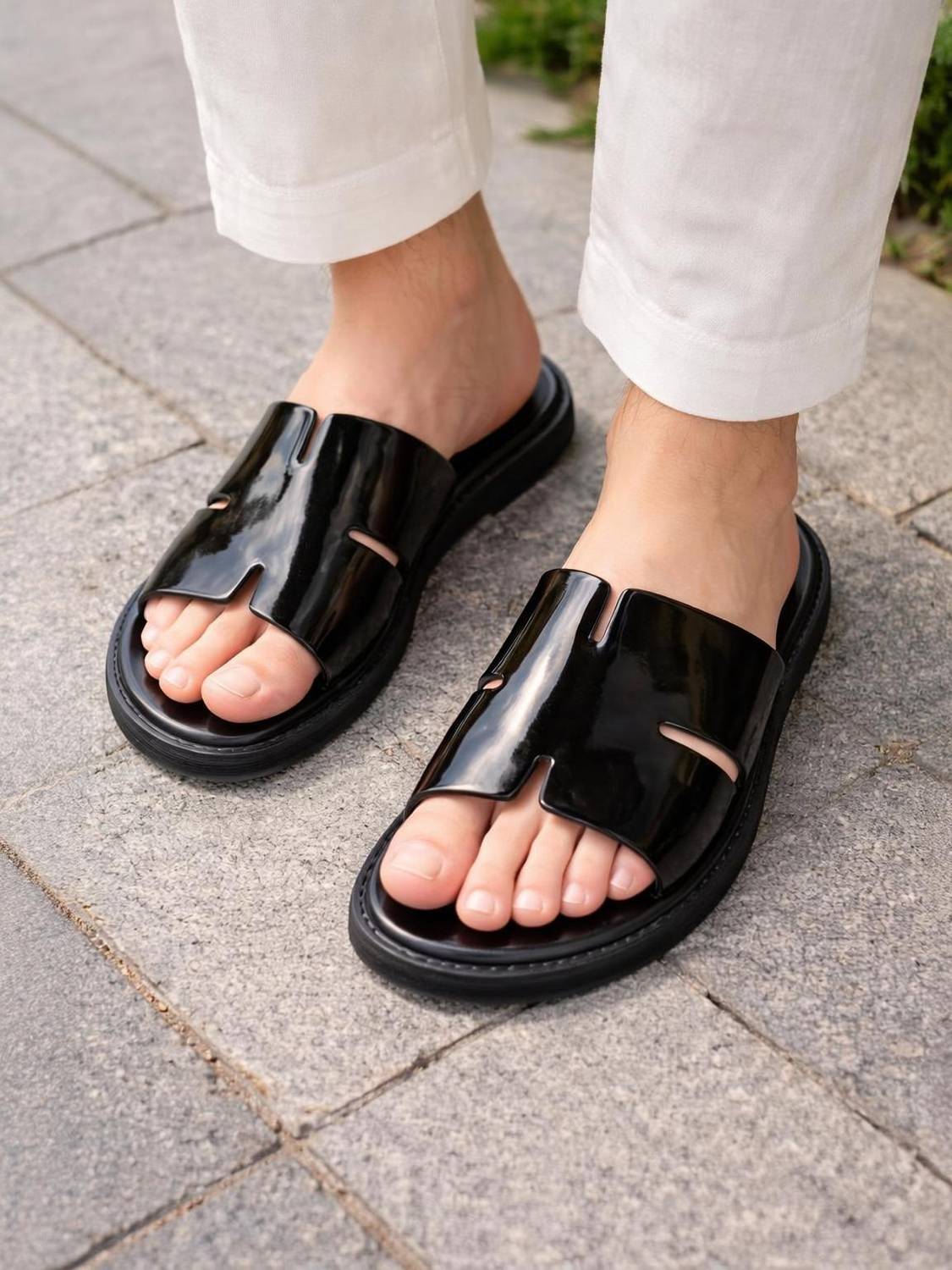 LEE NISE Men Black Sandals - Image 1