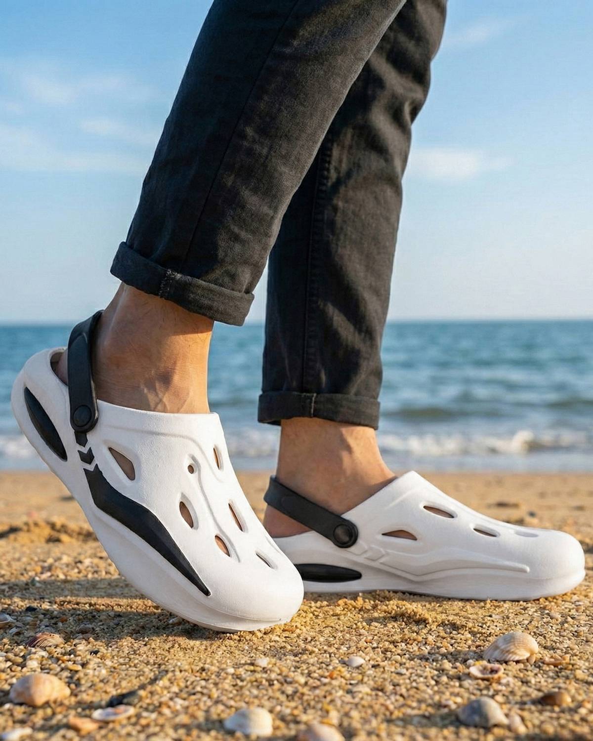 BEWAKOOF Men Clogs
