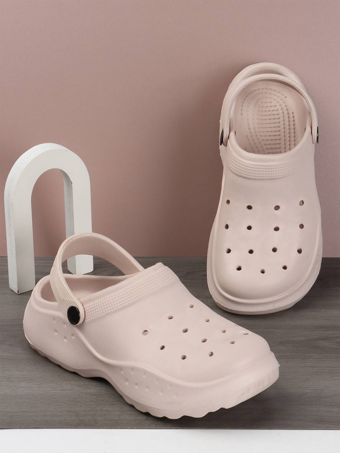 Alishtezia Women Clogs