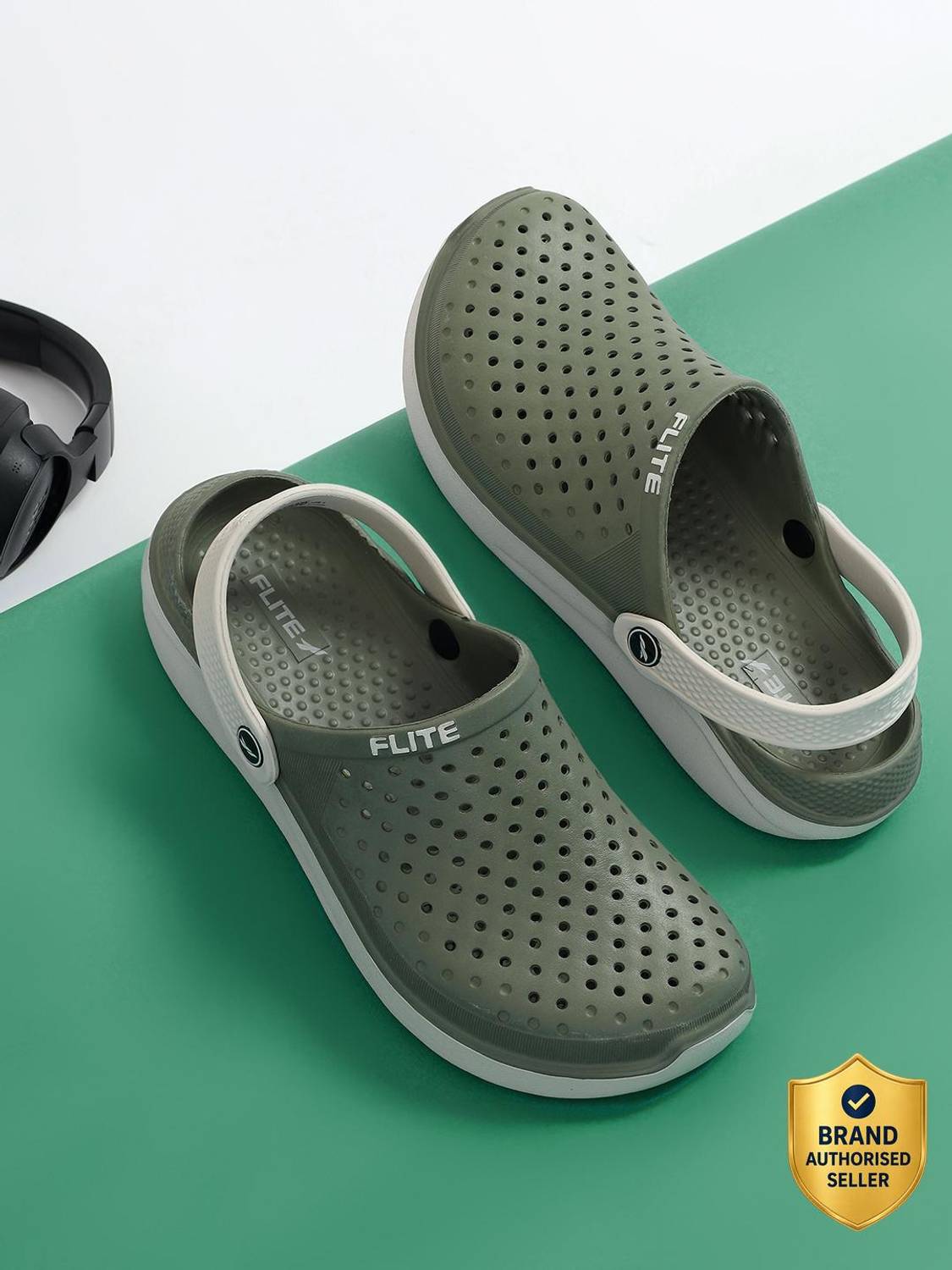FLITE Men Clogs Green - Image 1