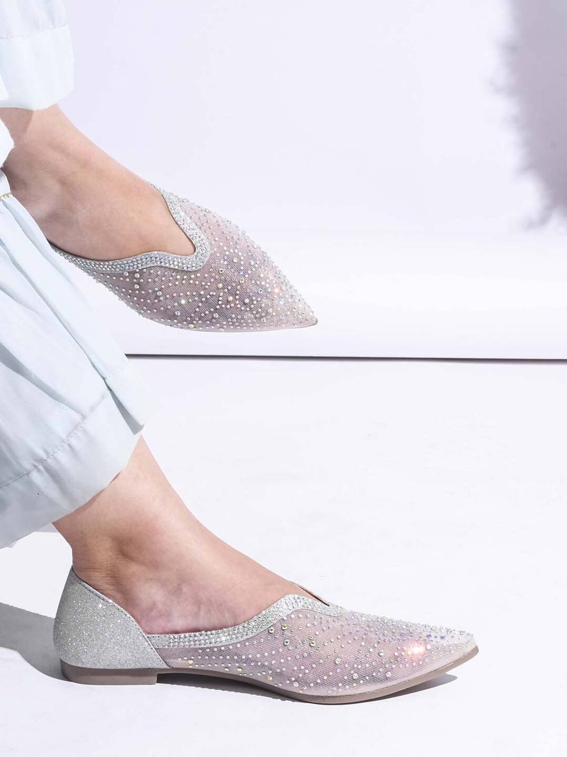 Froh Feet Women Bellies, Silver at ₹534 (73% Off) – Flipkart