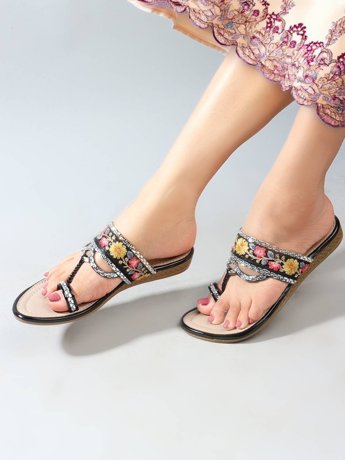 Dipyo Women Flats Sandal (Black , 5)
