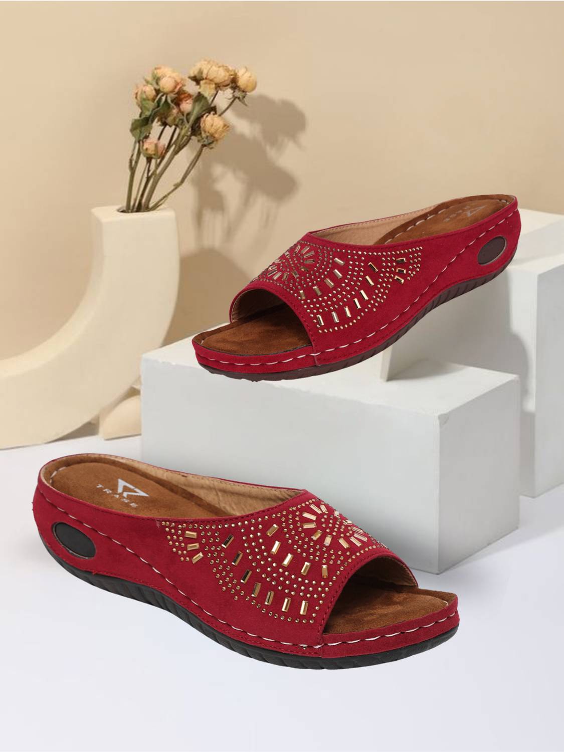 TRASE Women Flats Sandal (Maroon , 6)