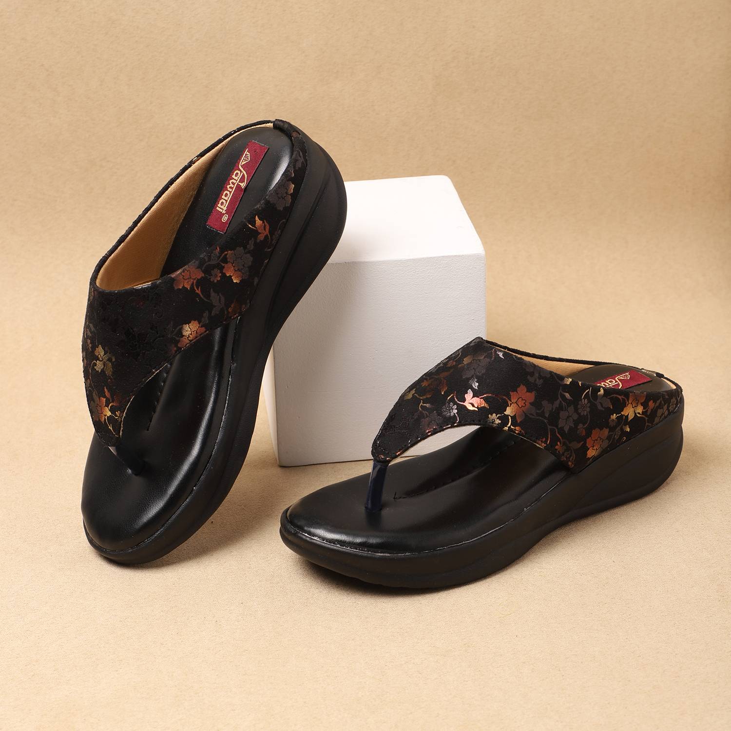 sawadi Women Wedges Sandal (Black , 7)