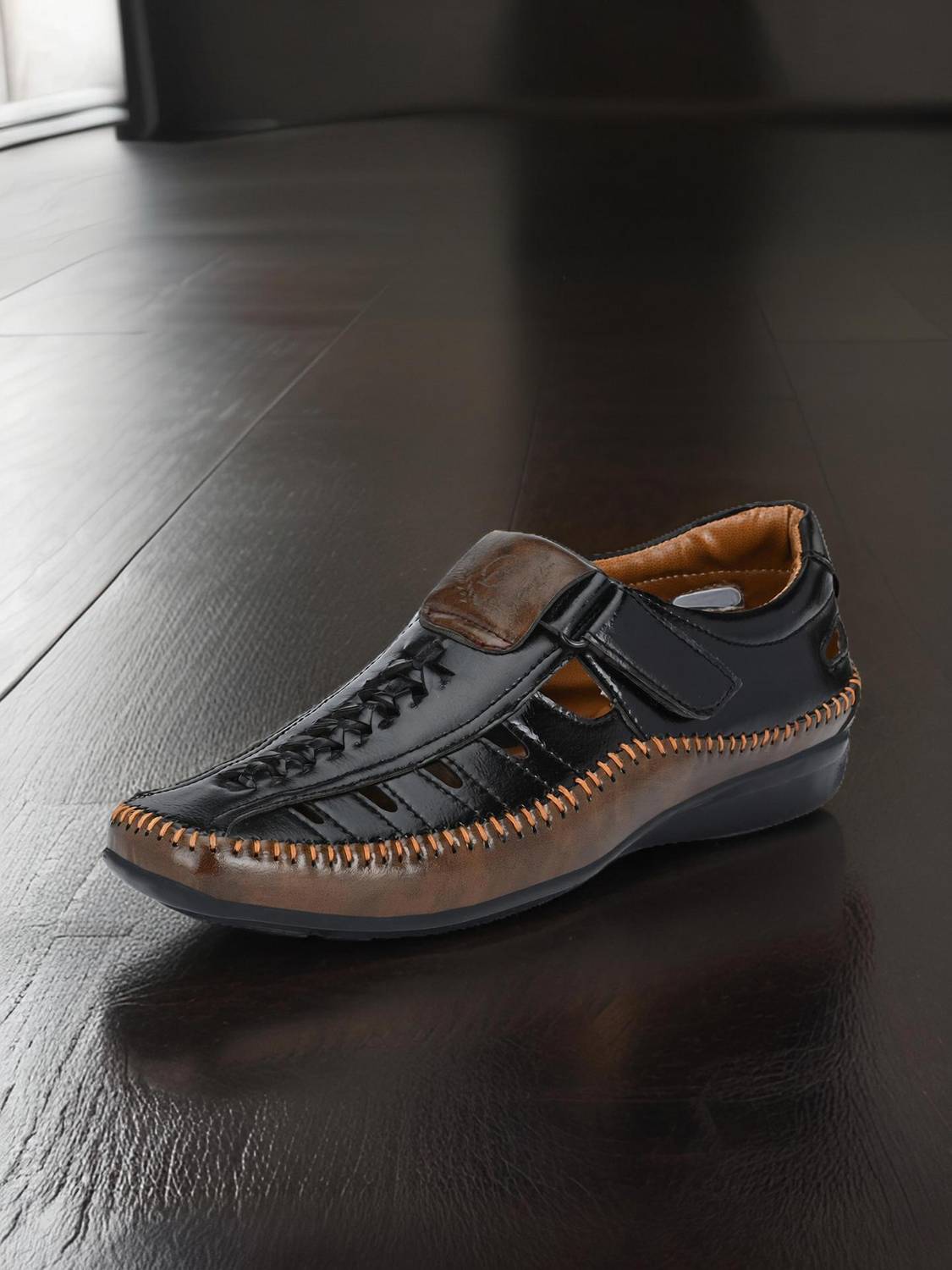 BOLTAGO Men Sandals