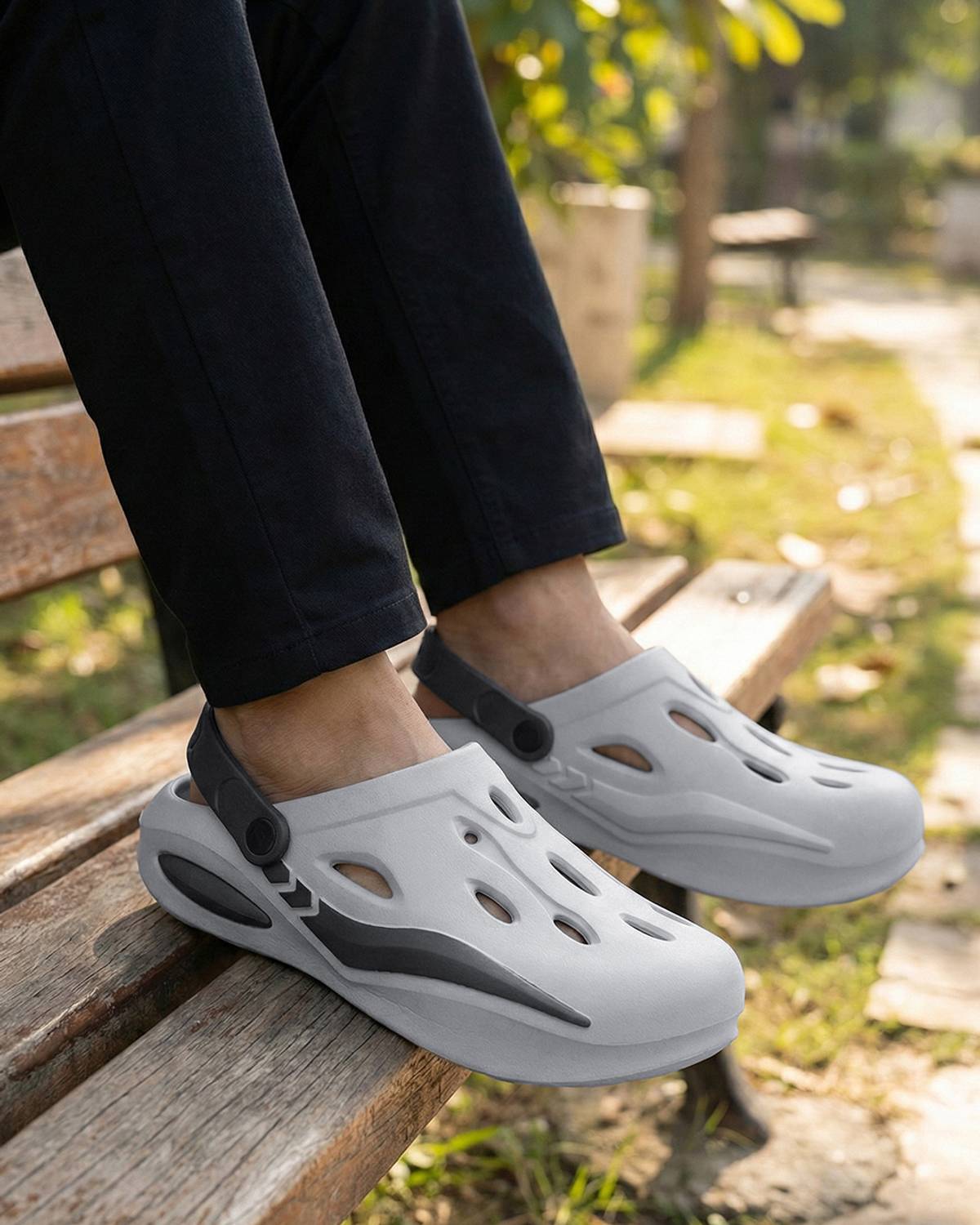 BEWAKOOF Men Clogs