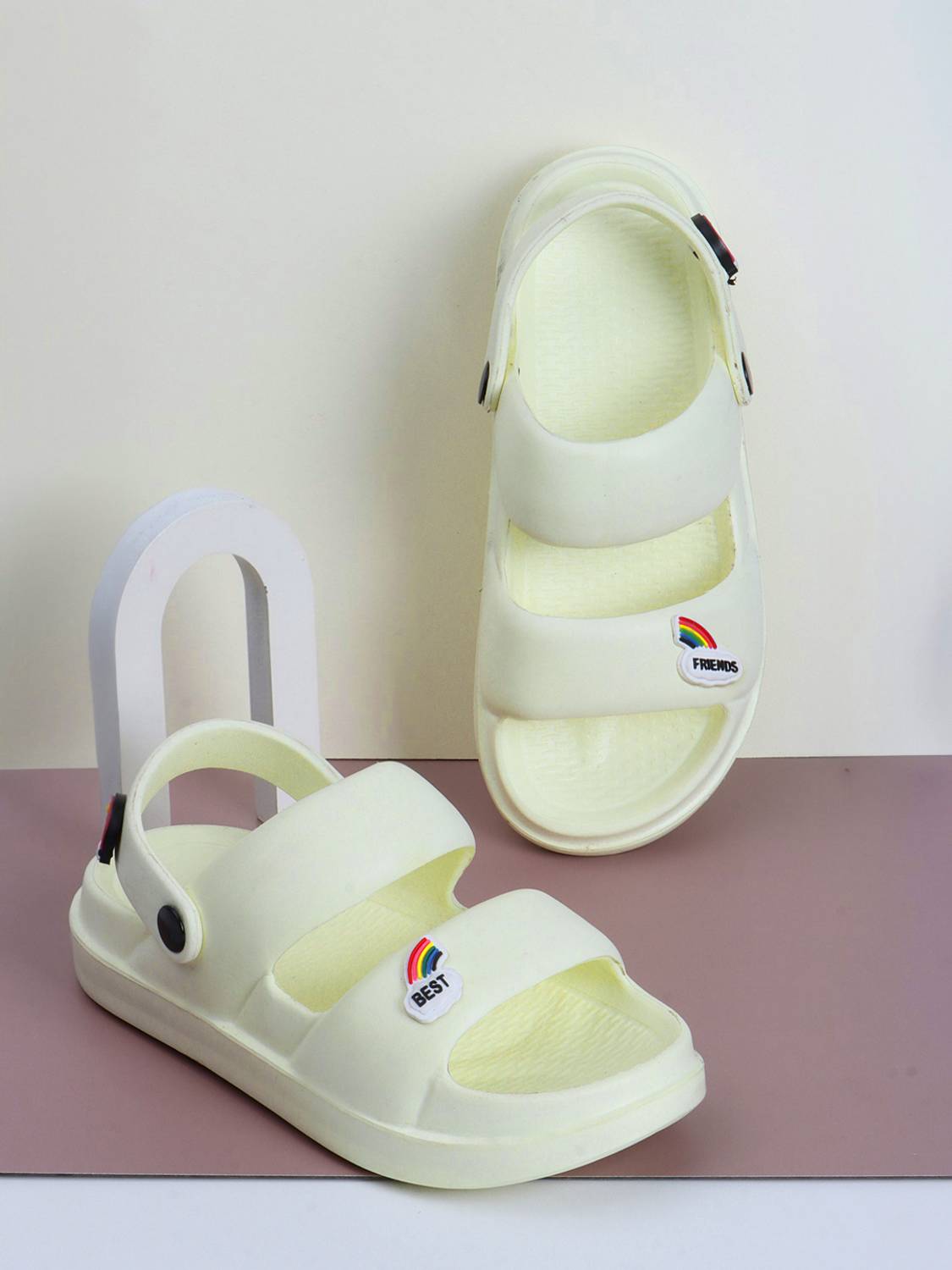 Alishtezia Women Clogs